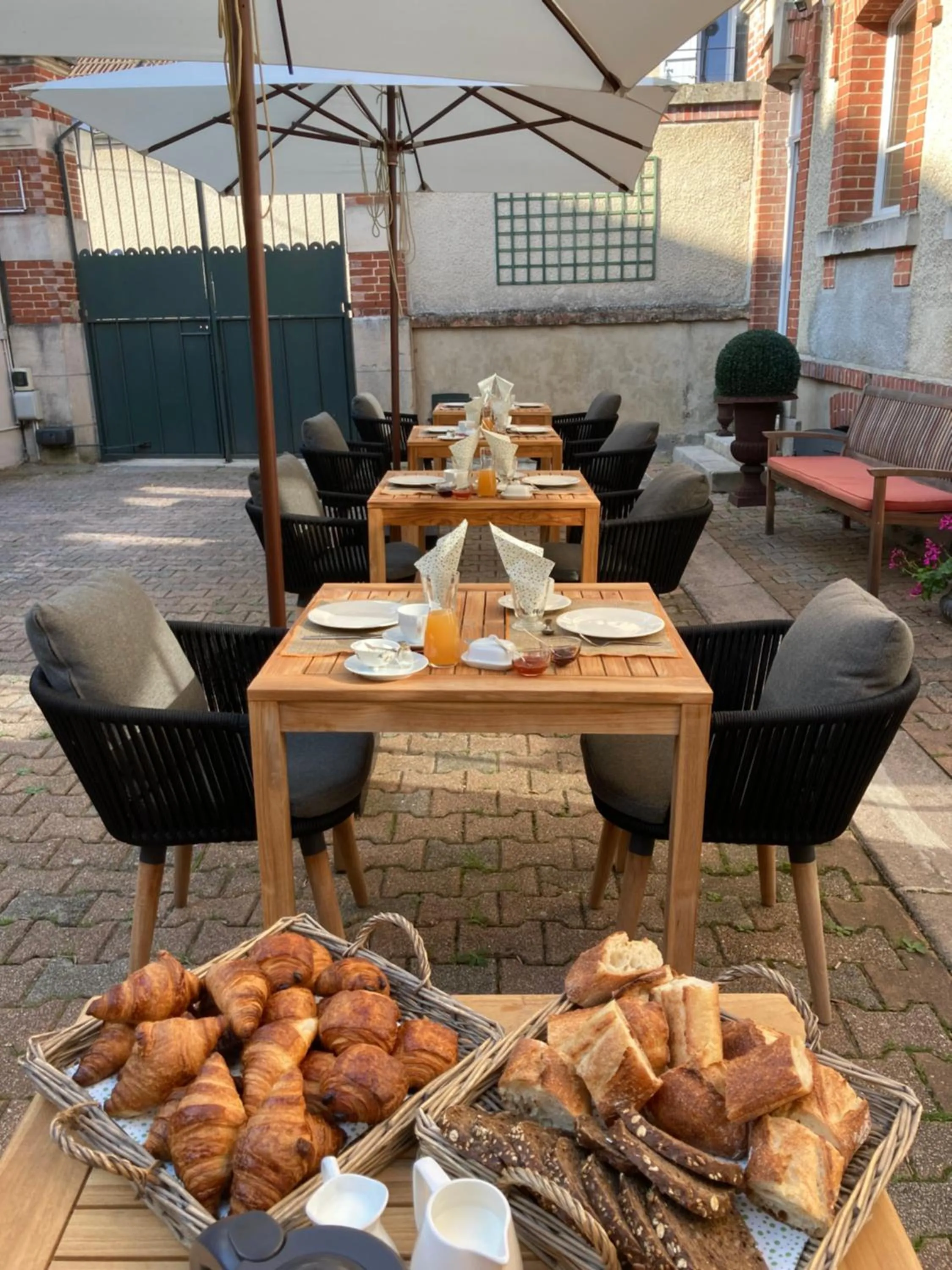 Breakfast in Le Clos Corbier - Champagne Collard-Milesi