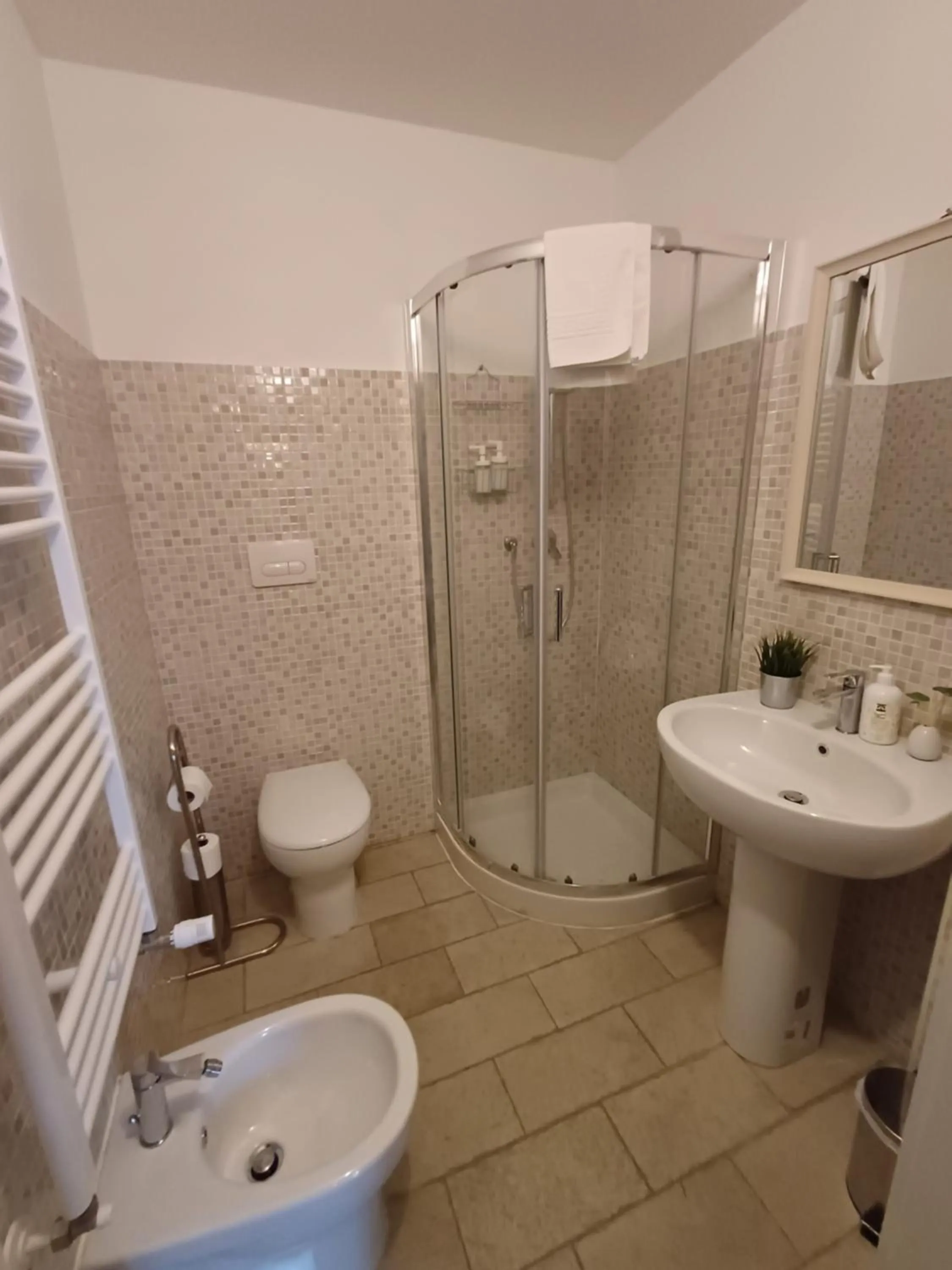 Shower in Aquila Antica