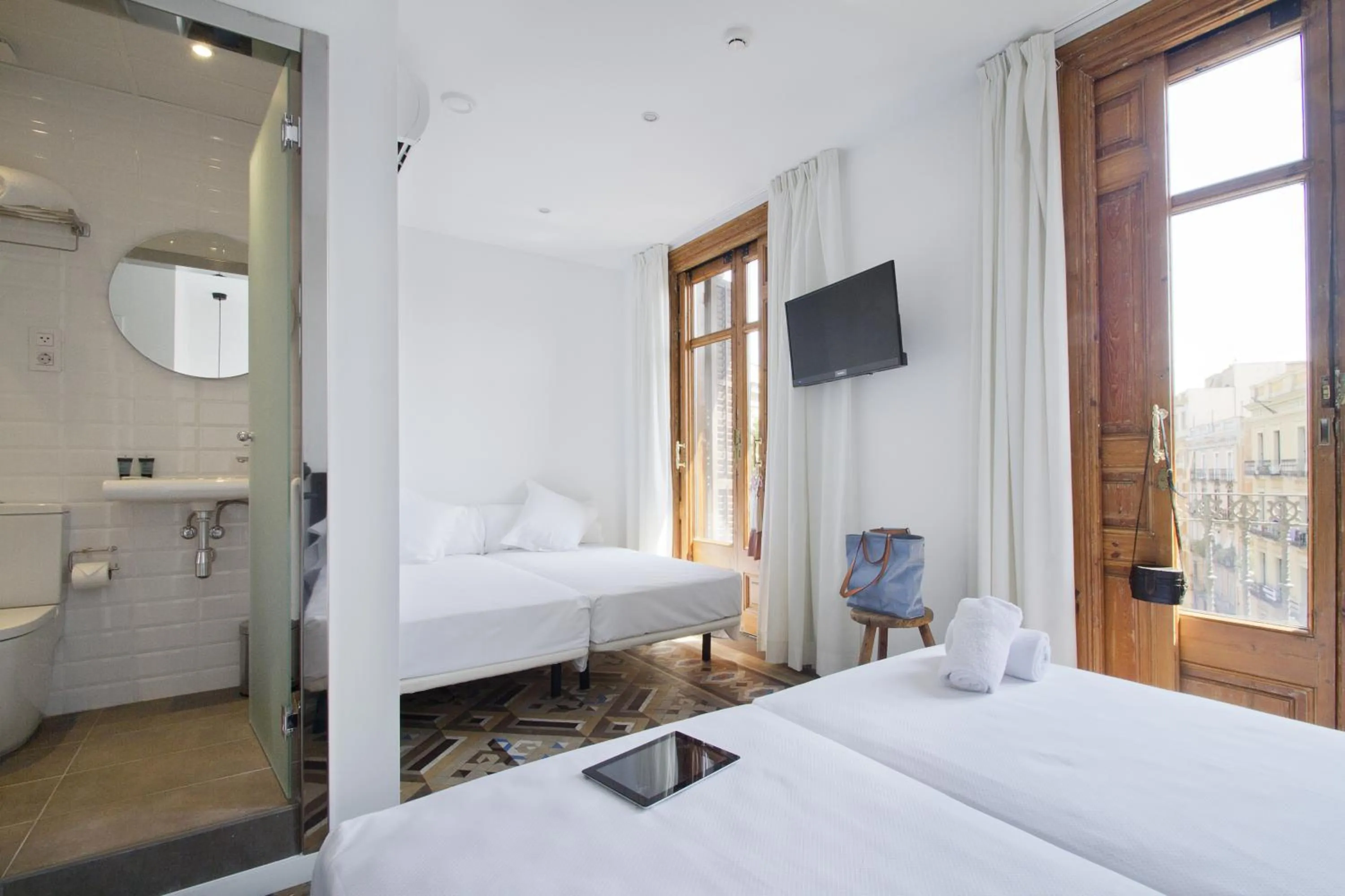 Photo of the whole room, Bed in Som Nit Triomf