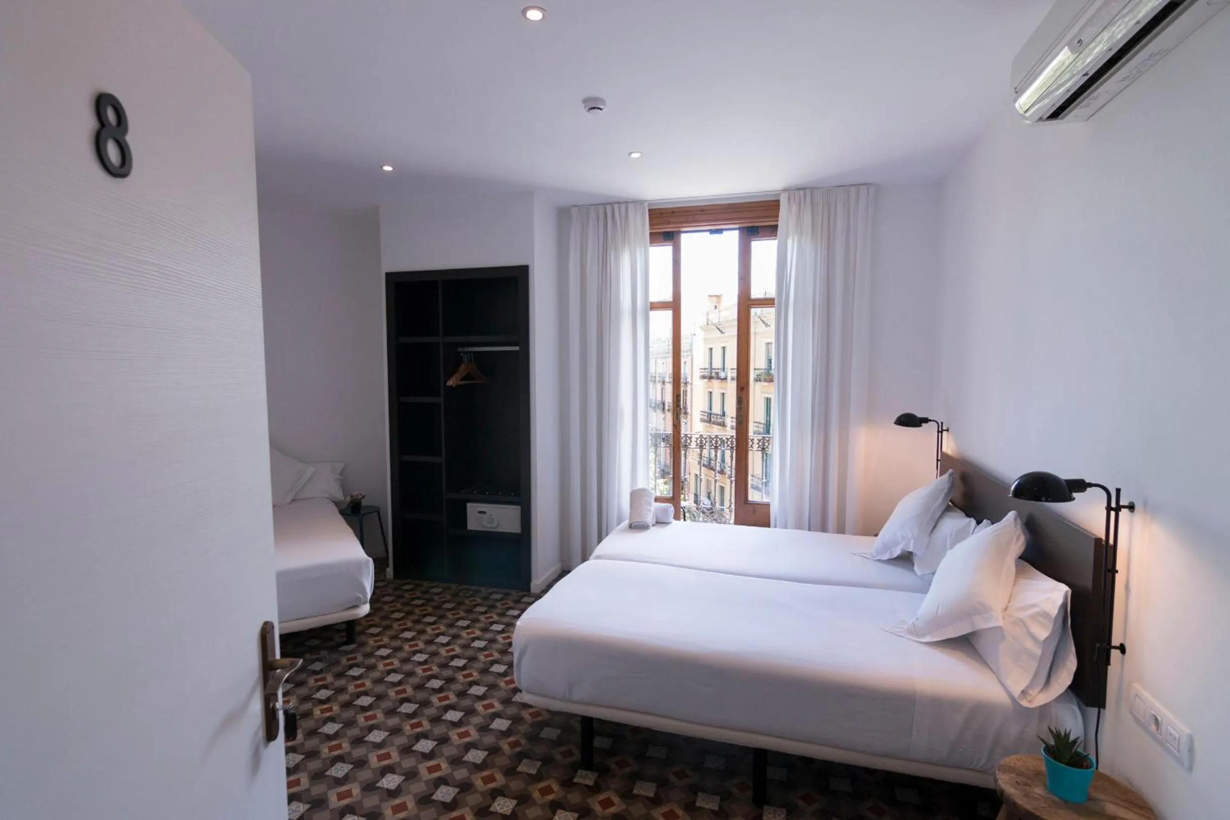 Photo of the whole room, Bed in Som Nit Triomf