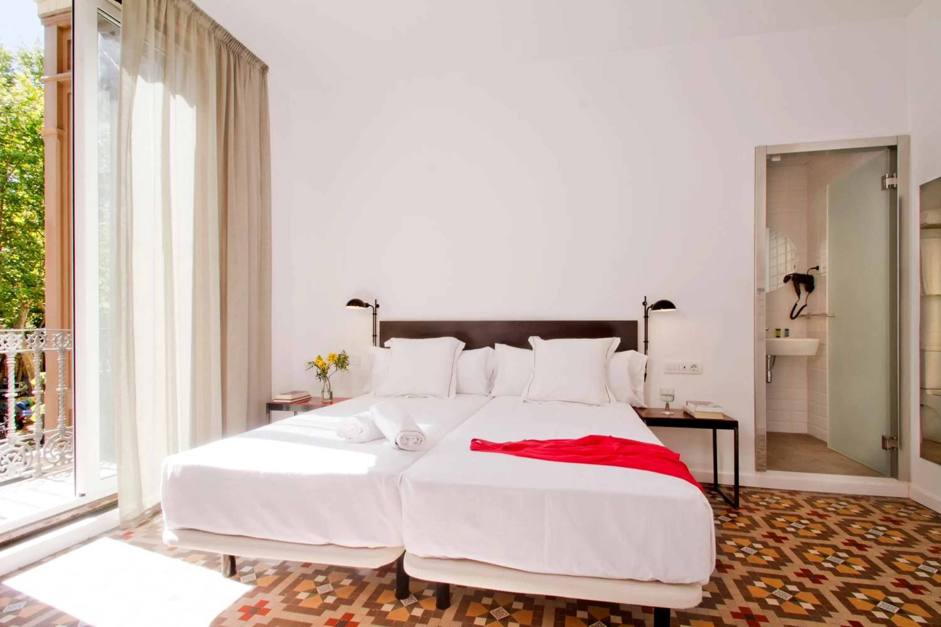 Bathroom, Bed in Som Nit Triomf