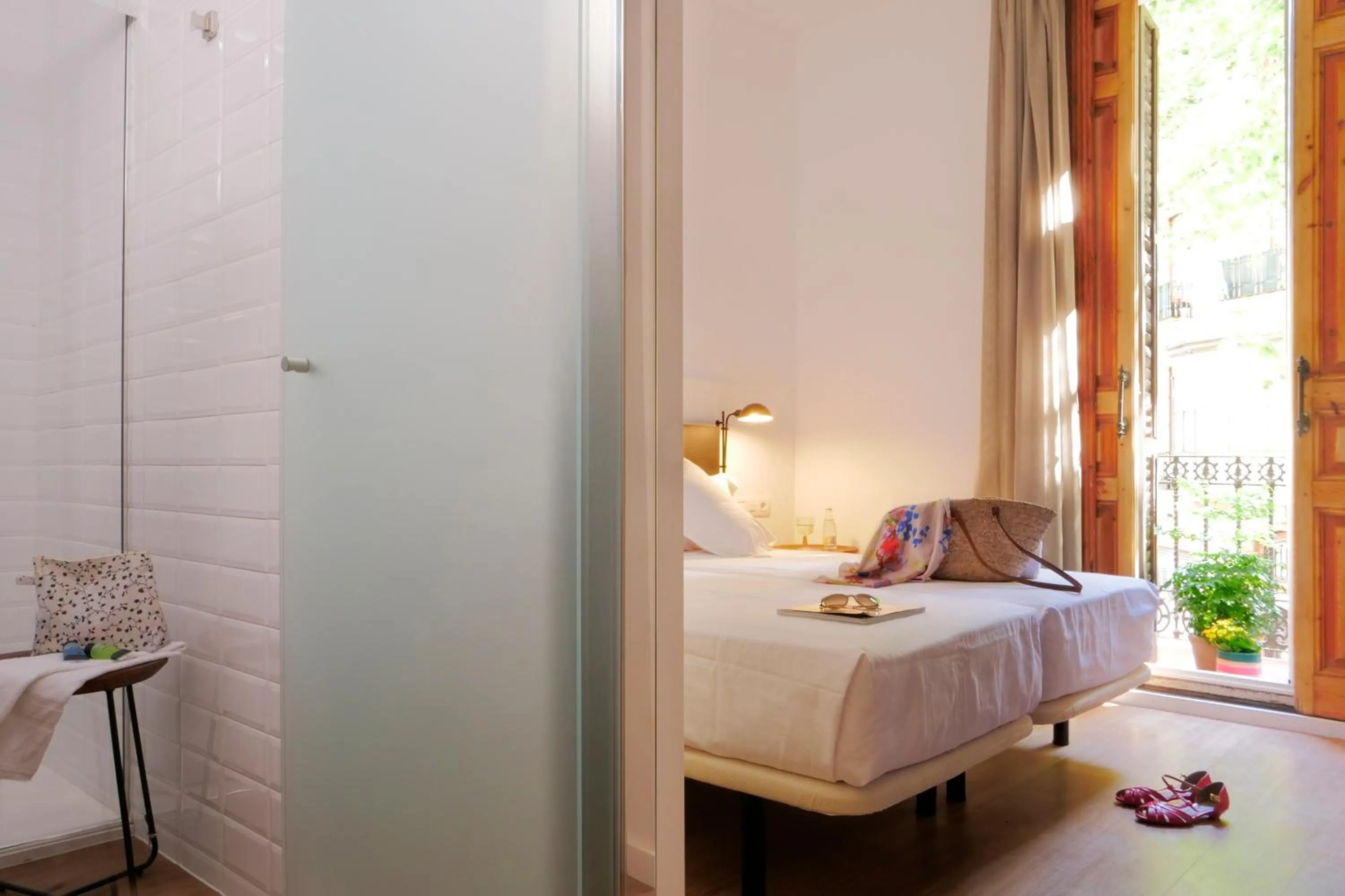 Bathroom, Bed in Som Nit Triomf