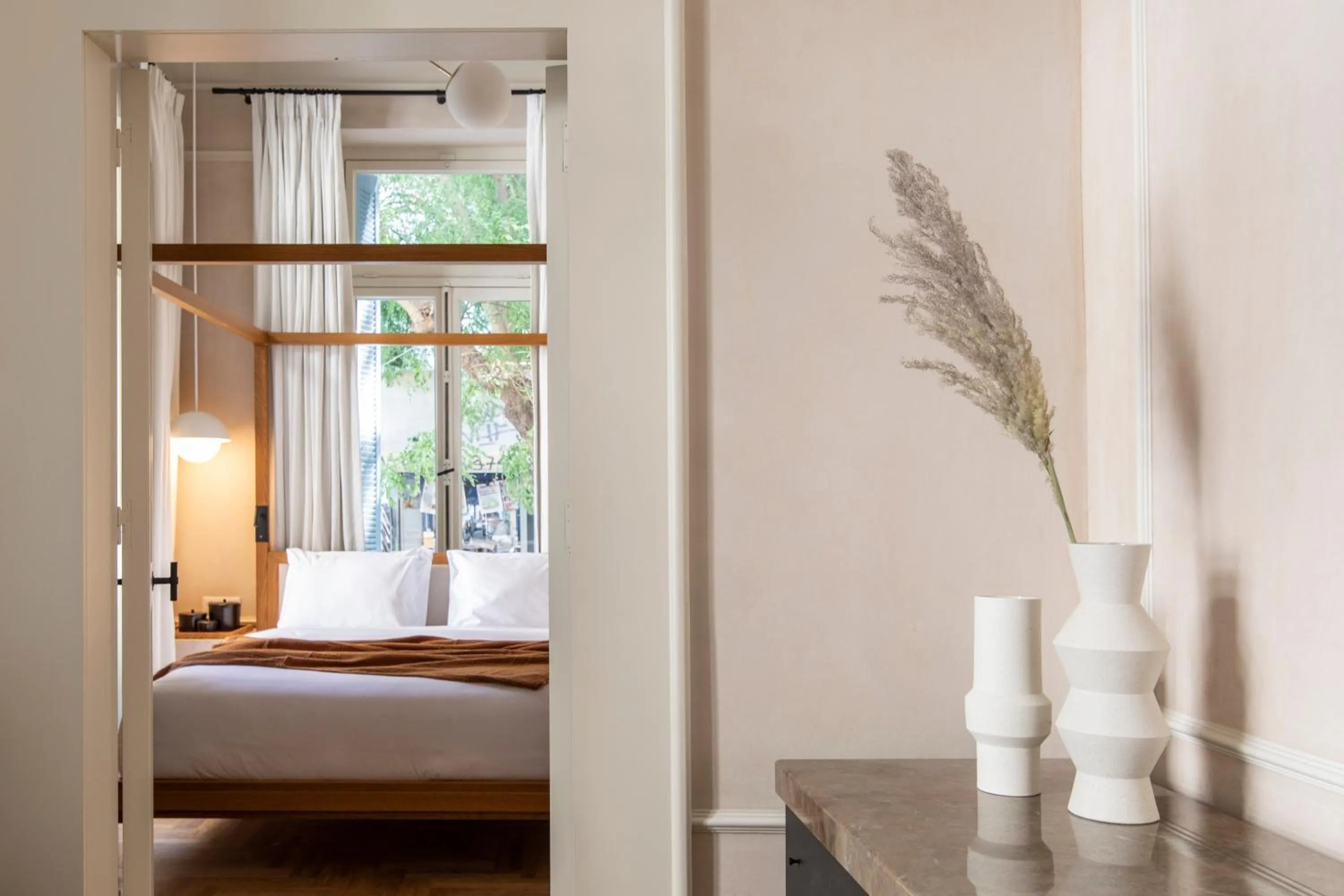 Photo of the whole room, Bed in Monsieur Didot