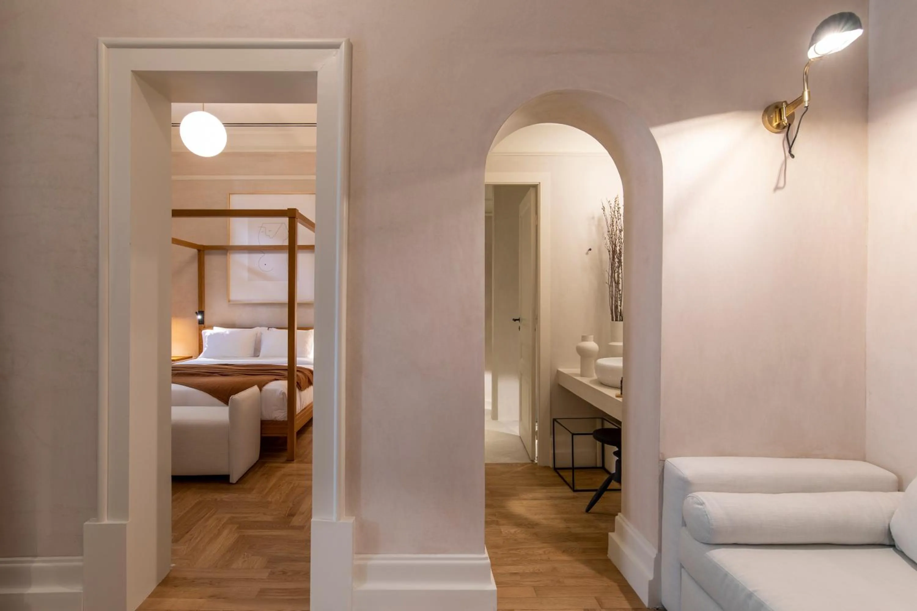 Photo of the whole room, Bed in Monsieur Didot