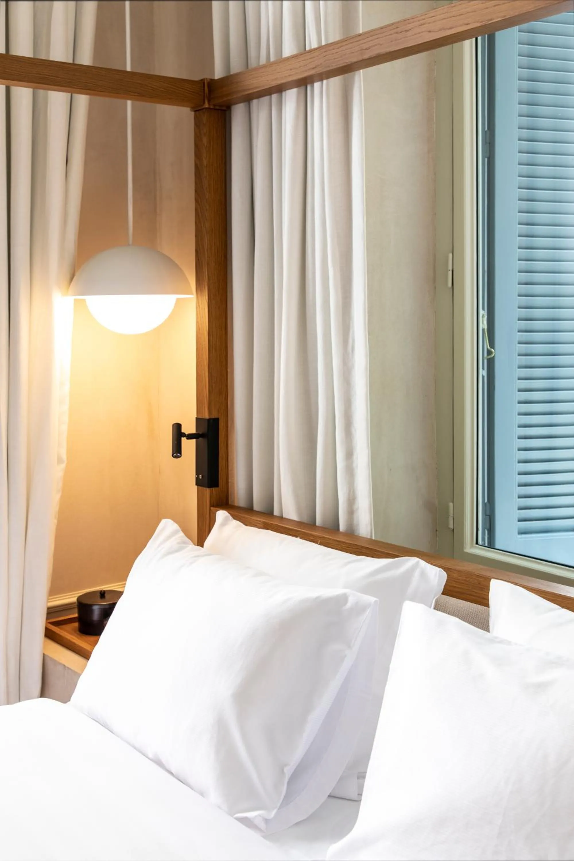 Bedroom, Bed in Monsieur Didot