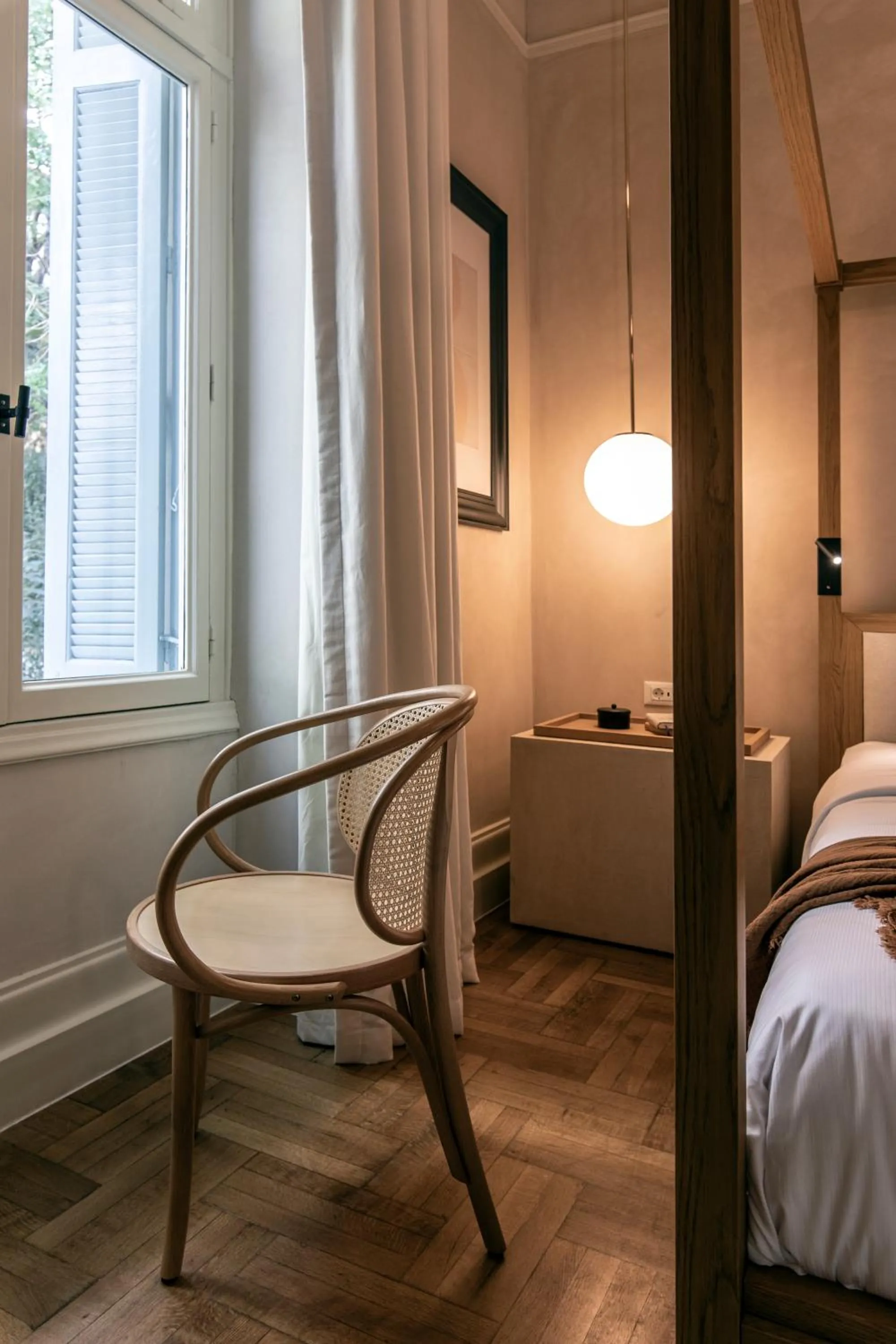 Bedroom, Bed in Monsieur Didot