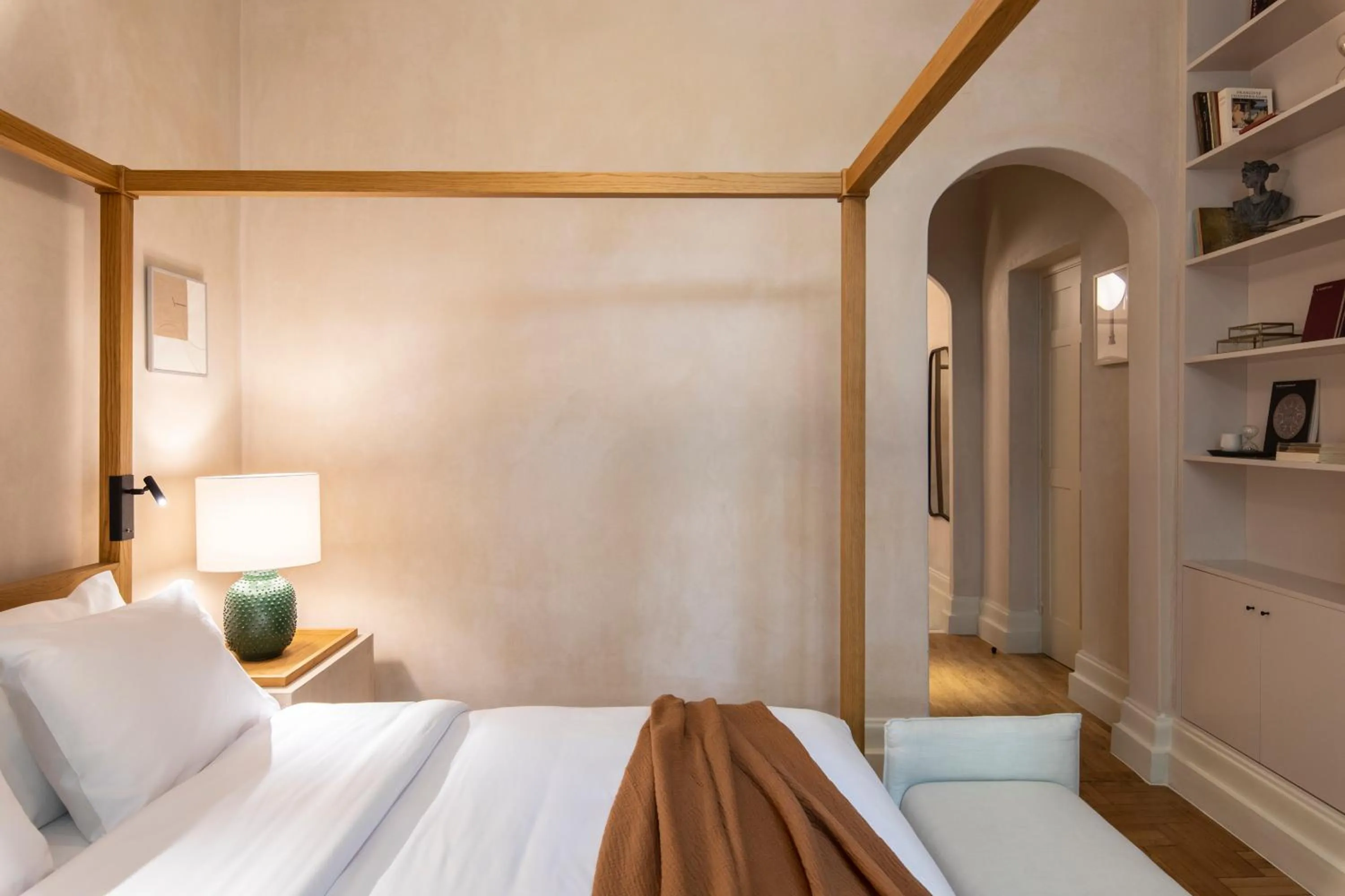 Photo of the whole room, Bed in Monsieur Didot