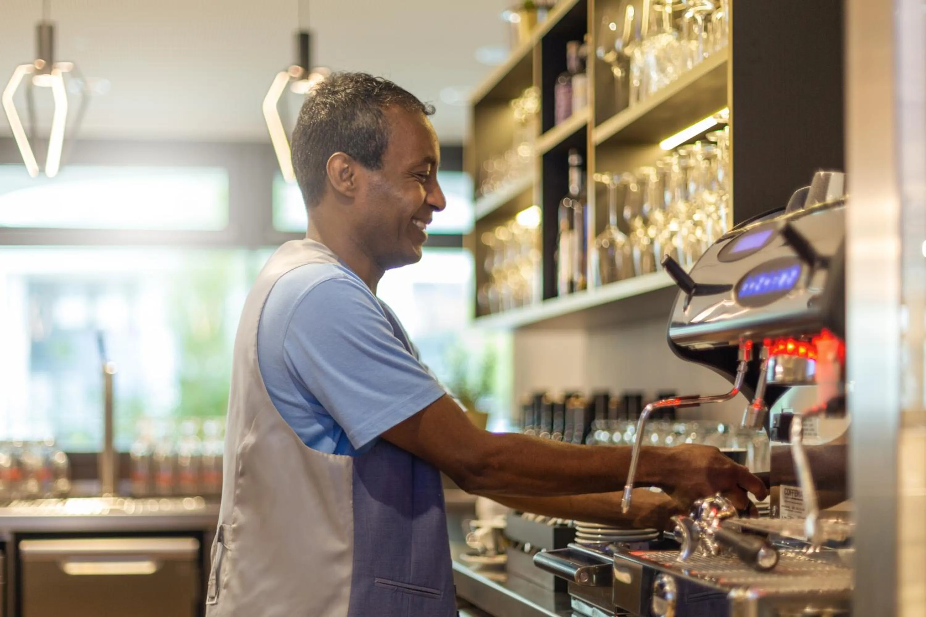 People in Holiday Inn - the niu, Mesh Stuttgart Messe by IHG