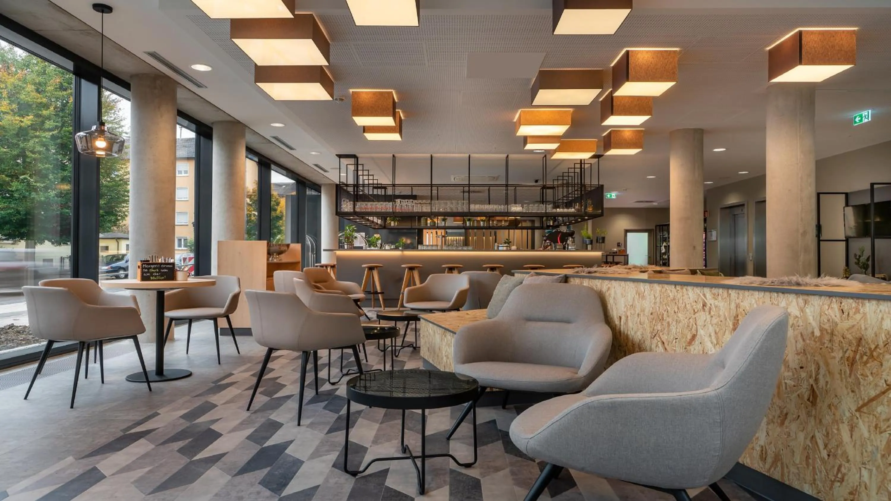 Lounge or bar in Holiday Inn - the niu, Timber Esslingen by IHG