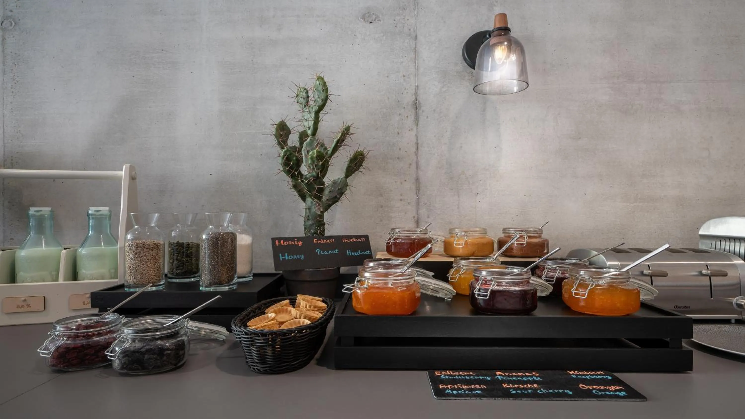 Restaurant/places to eat in Holiday Inn - the niu, Timber Esslingen by IHG