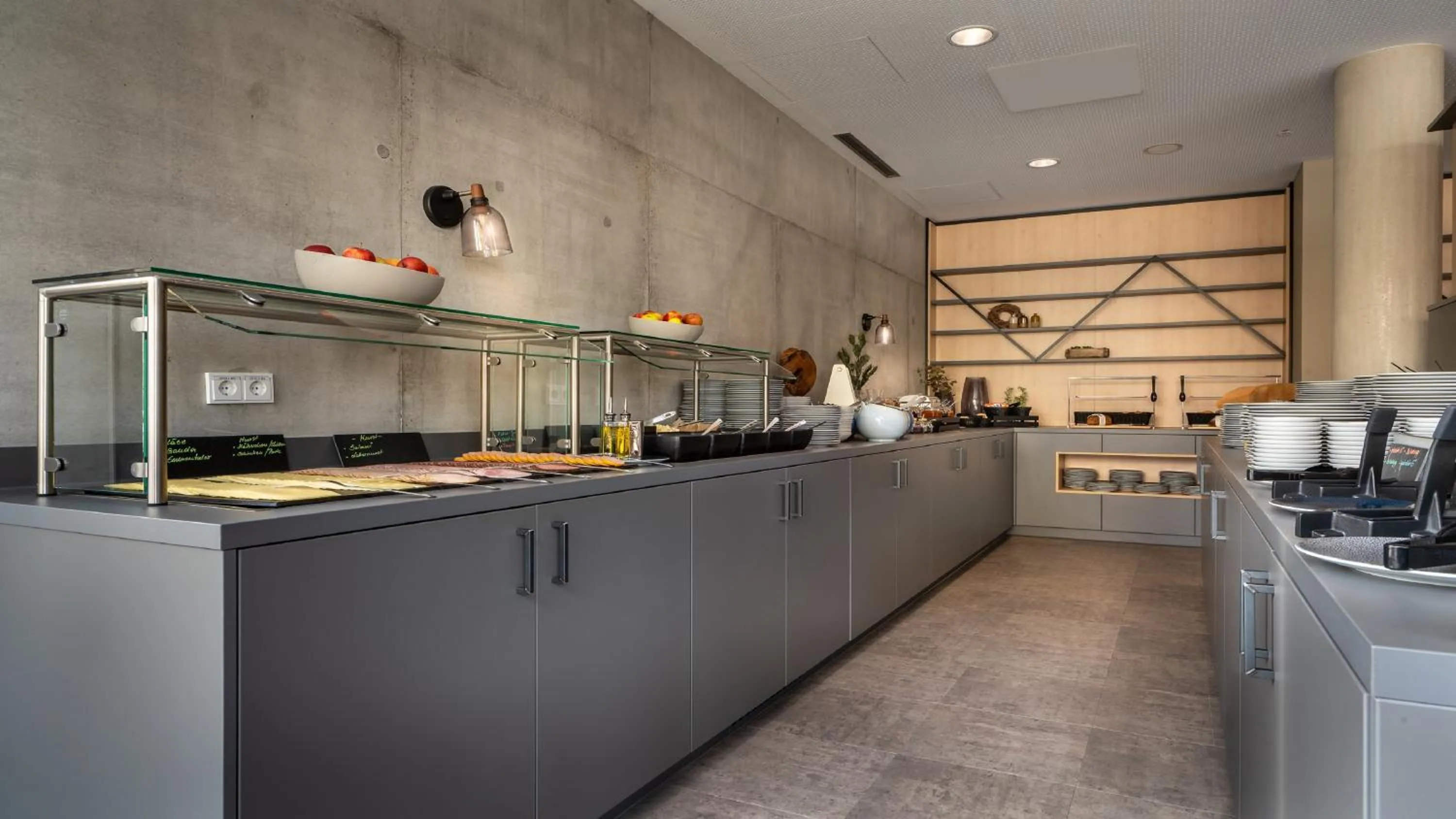 Restaurant/places to eat in Holiday Inn - the niu, Timber Esslingen by IHG