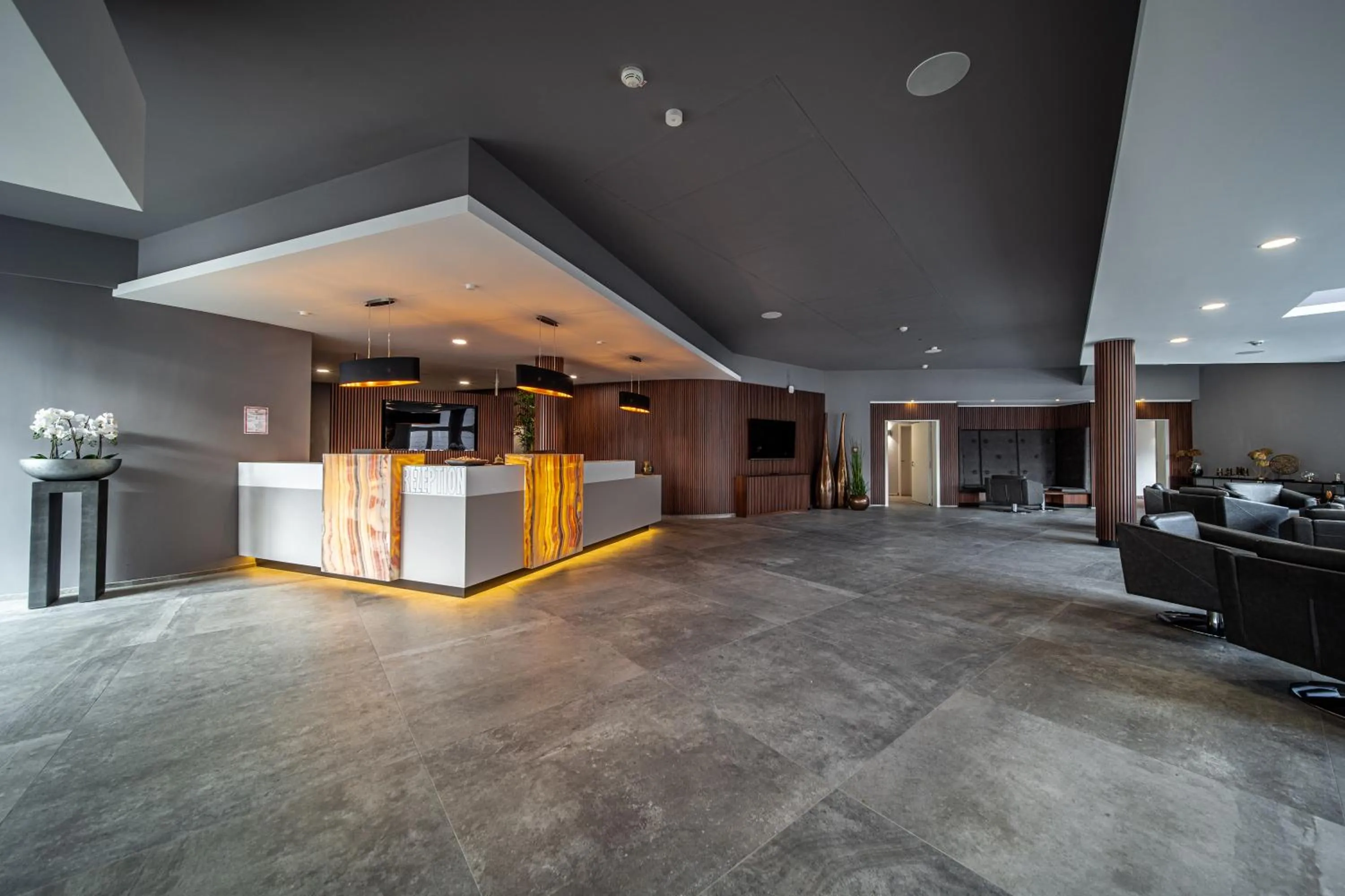 Lobby or reception in EE Hotel