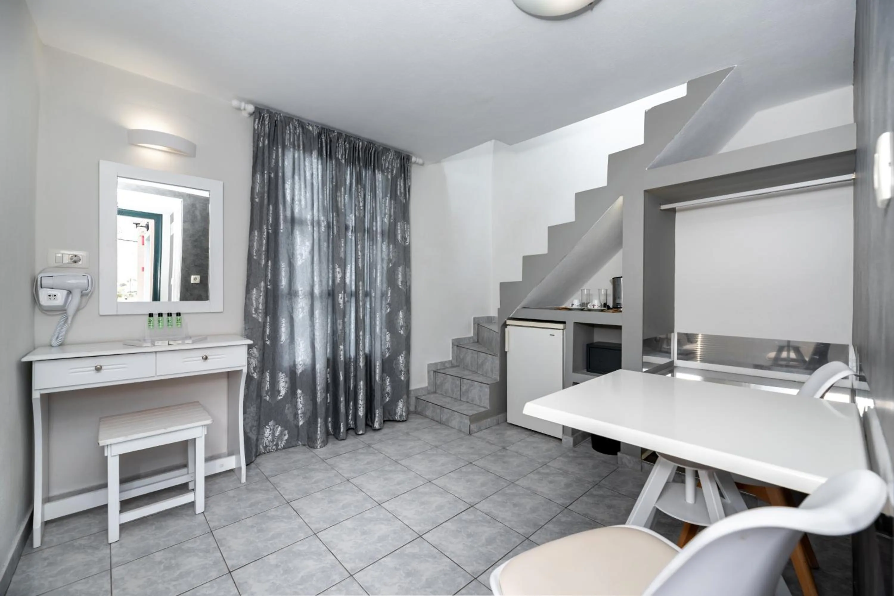 Photo of the whole room in Villa Anemomilos Perissa