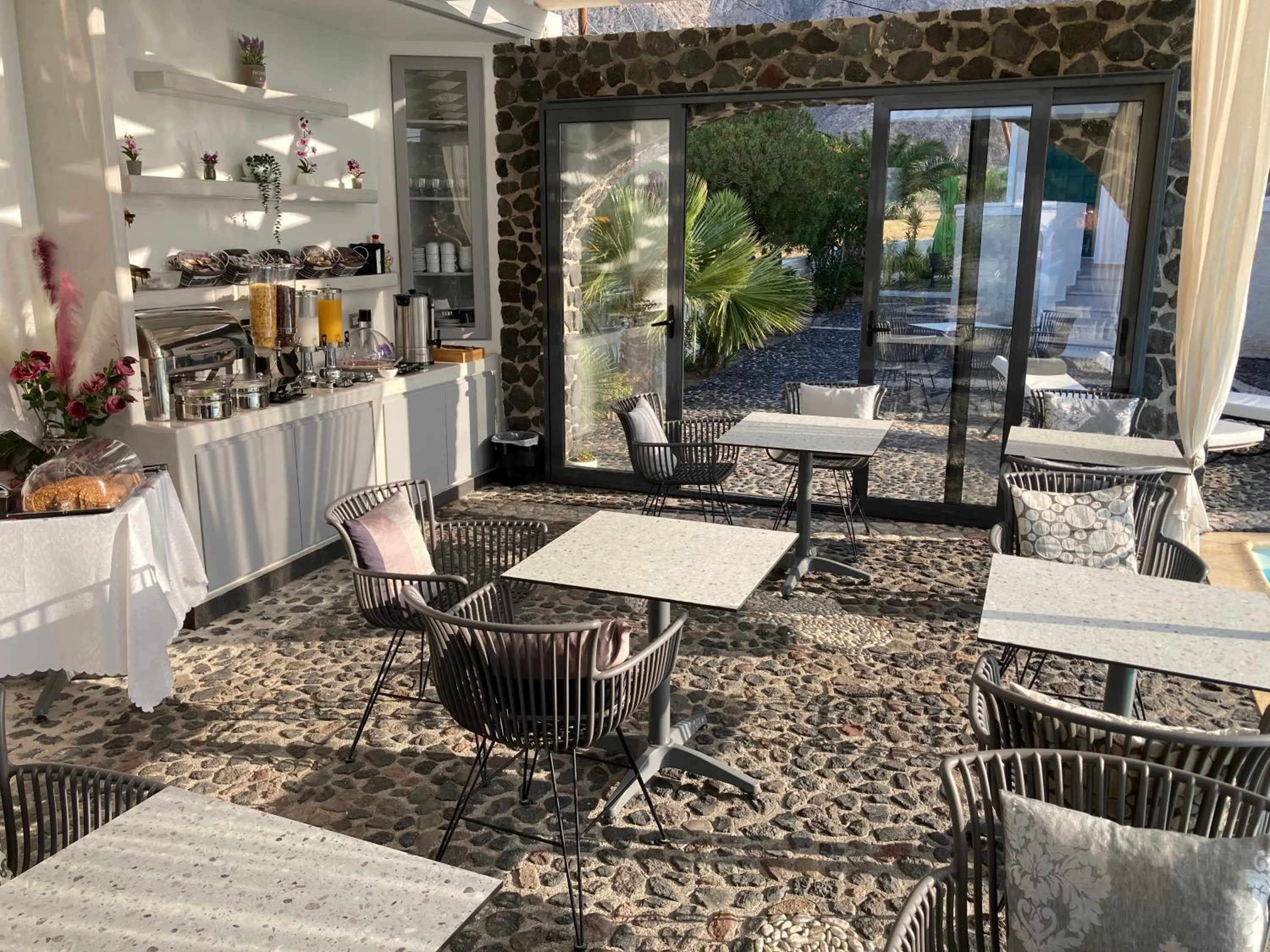 Buffet breakfast in Villa Anemomilos Perissa