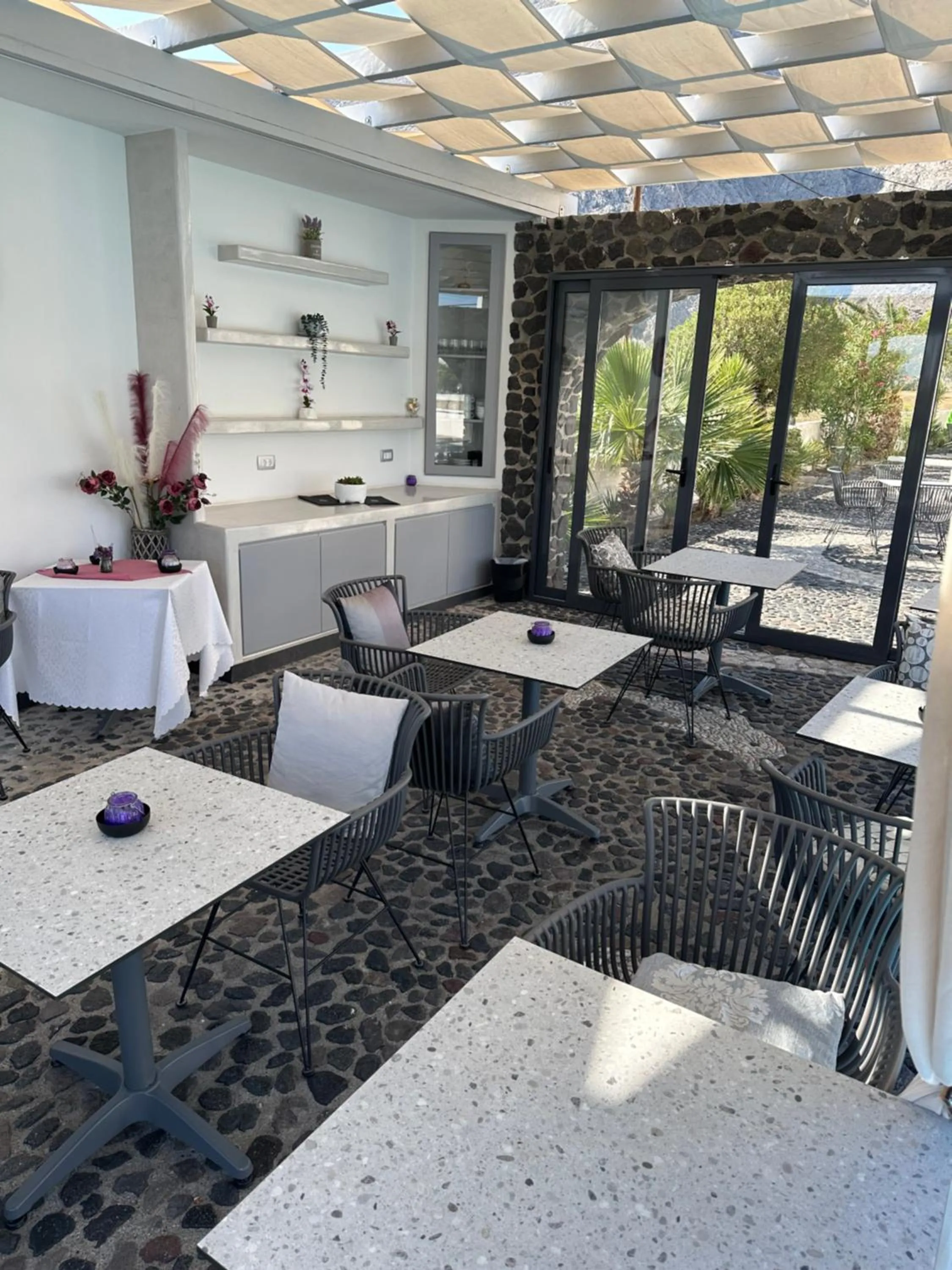 Communal lounge/ TV room in Villa Anemomilos Perissa