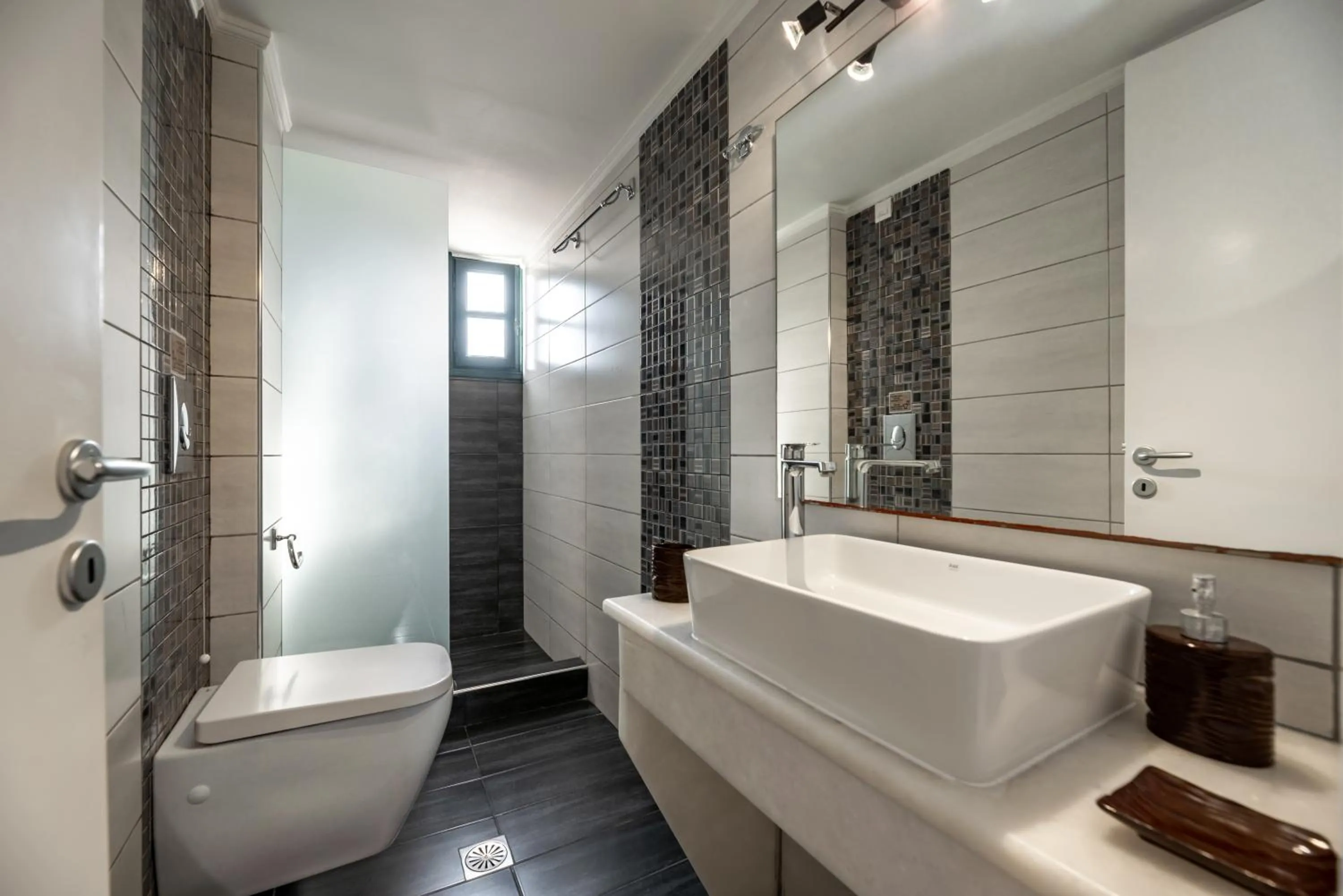 Shower in Villa Anemomilos Perissa