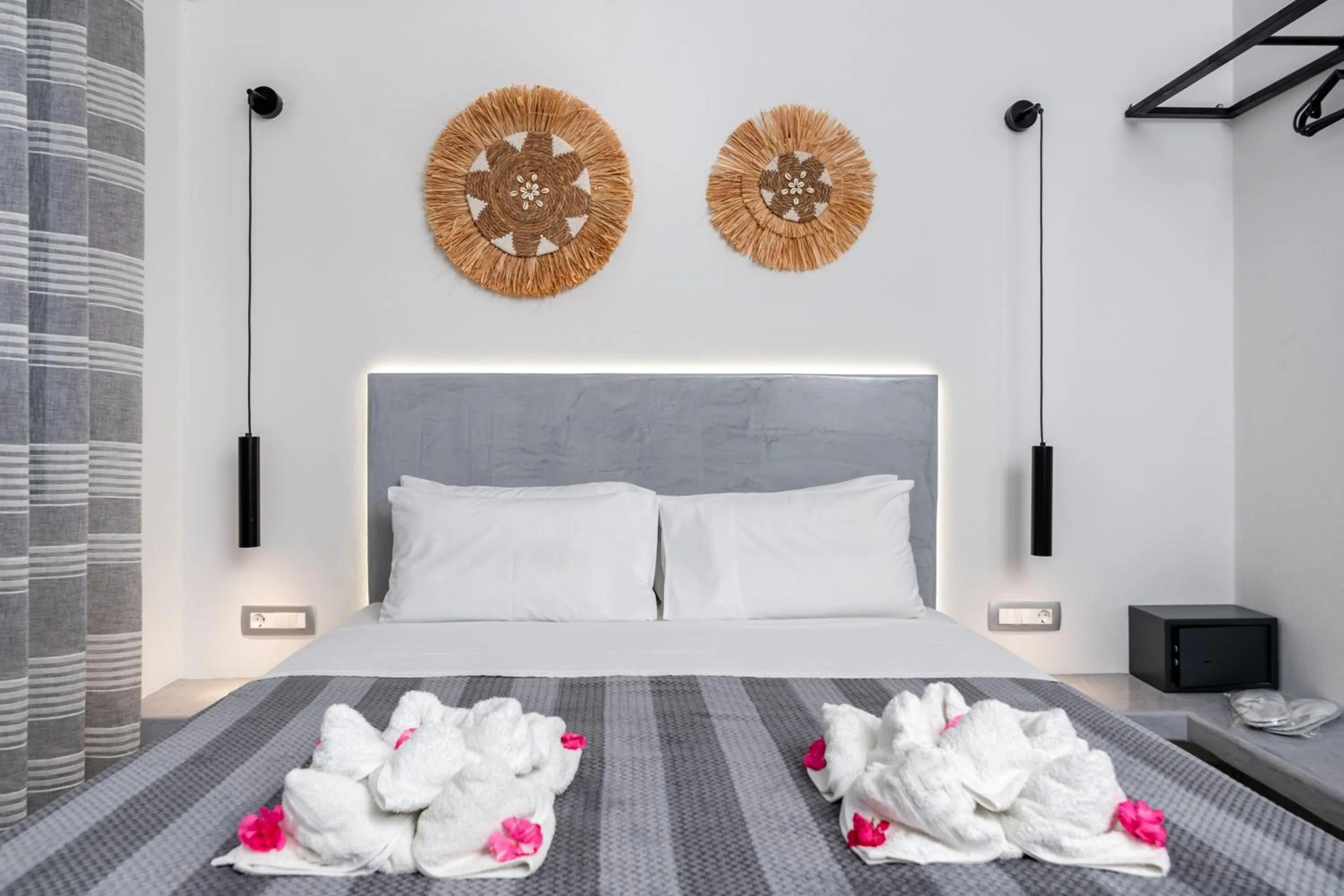 Bed in Villa Anemomilos Perissa