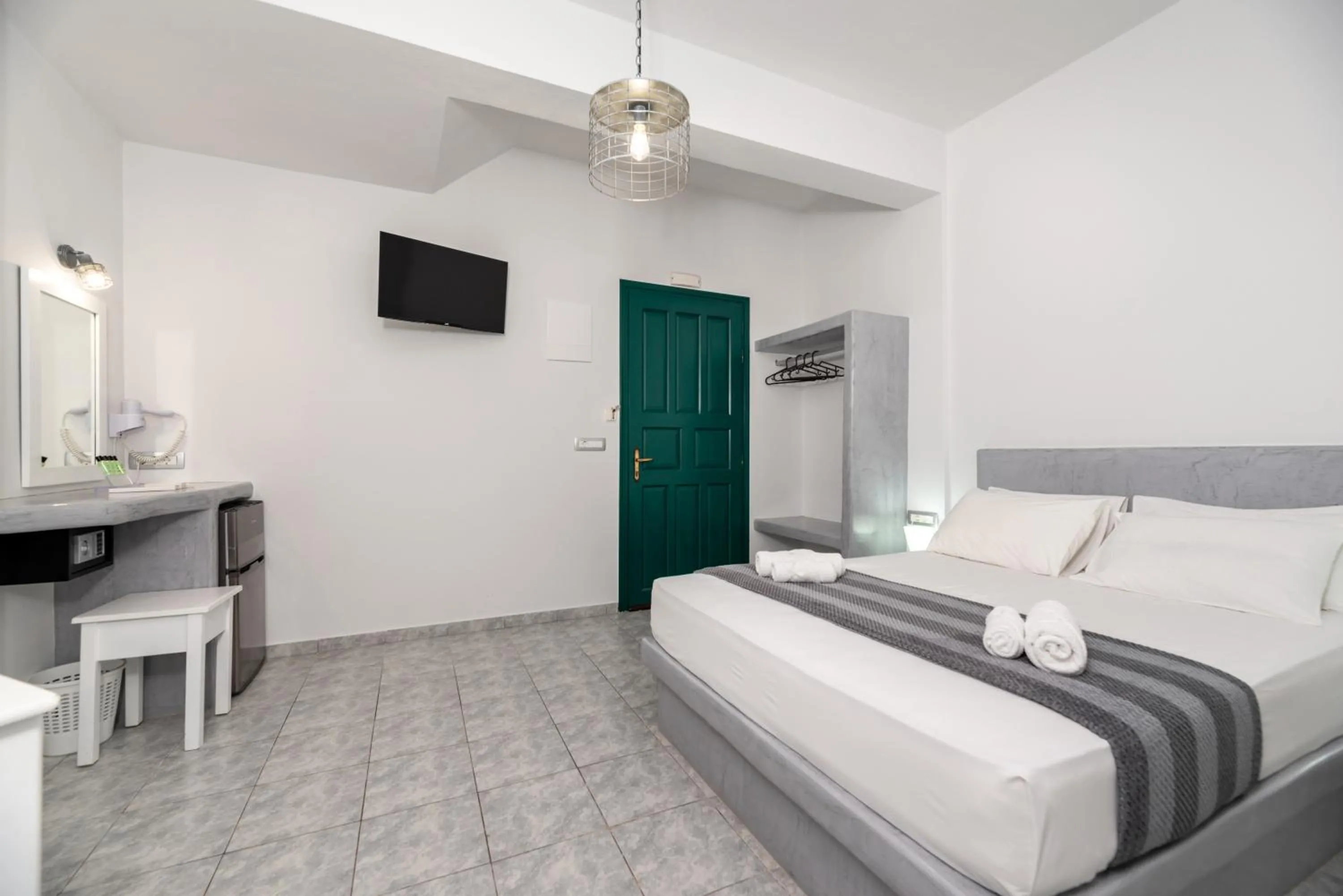 TV and multimedia, Bed in Villa Anemomilos Perissa