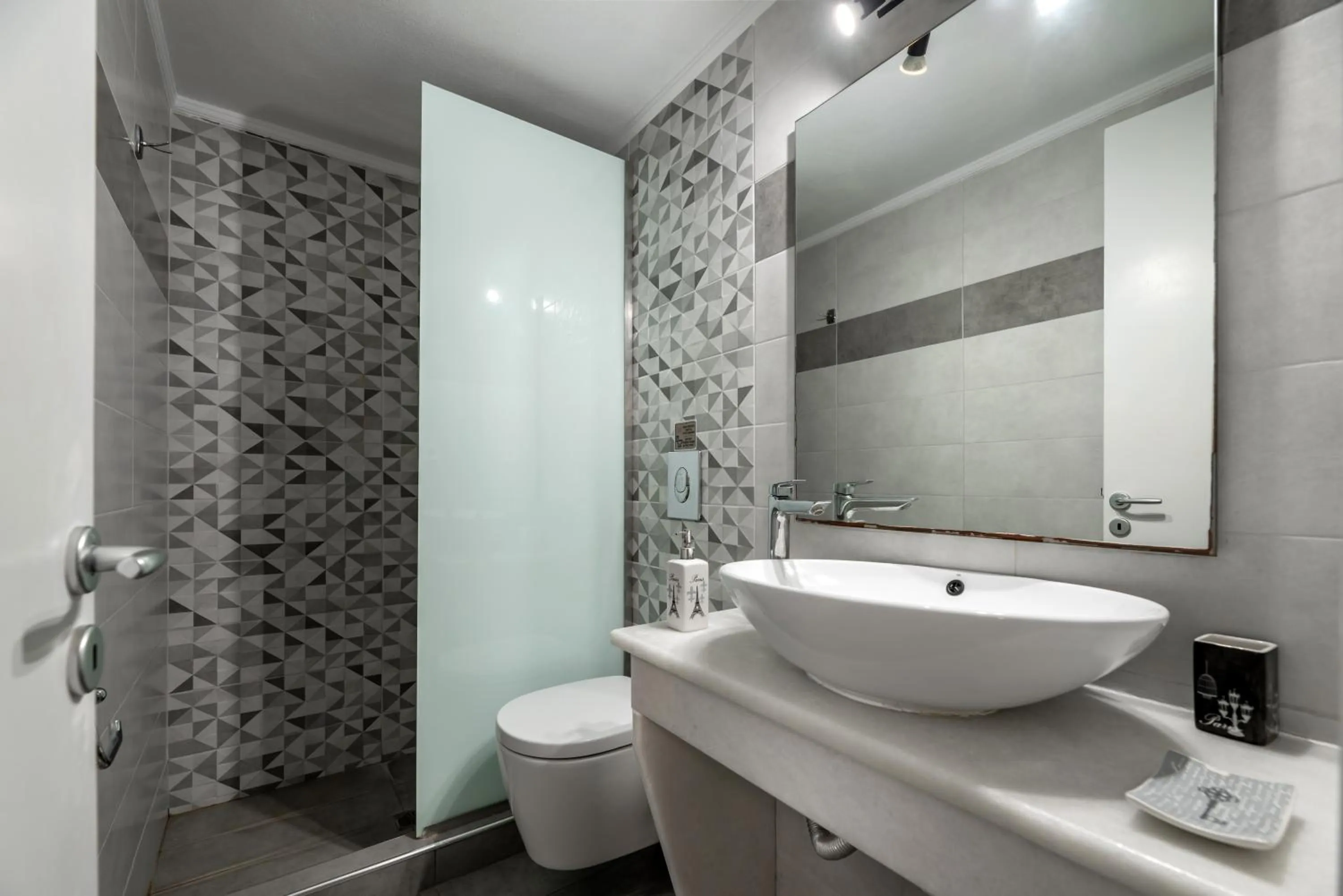 Shower in Villa Anemomilos Perissa