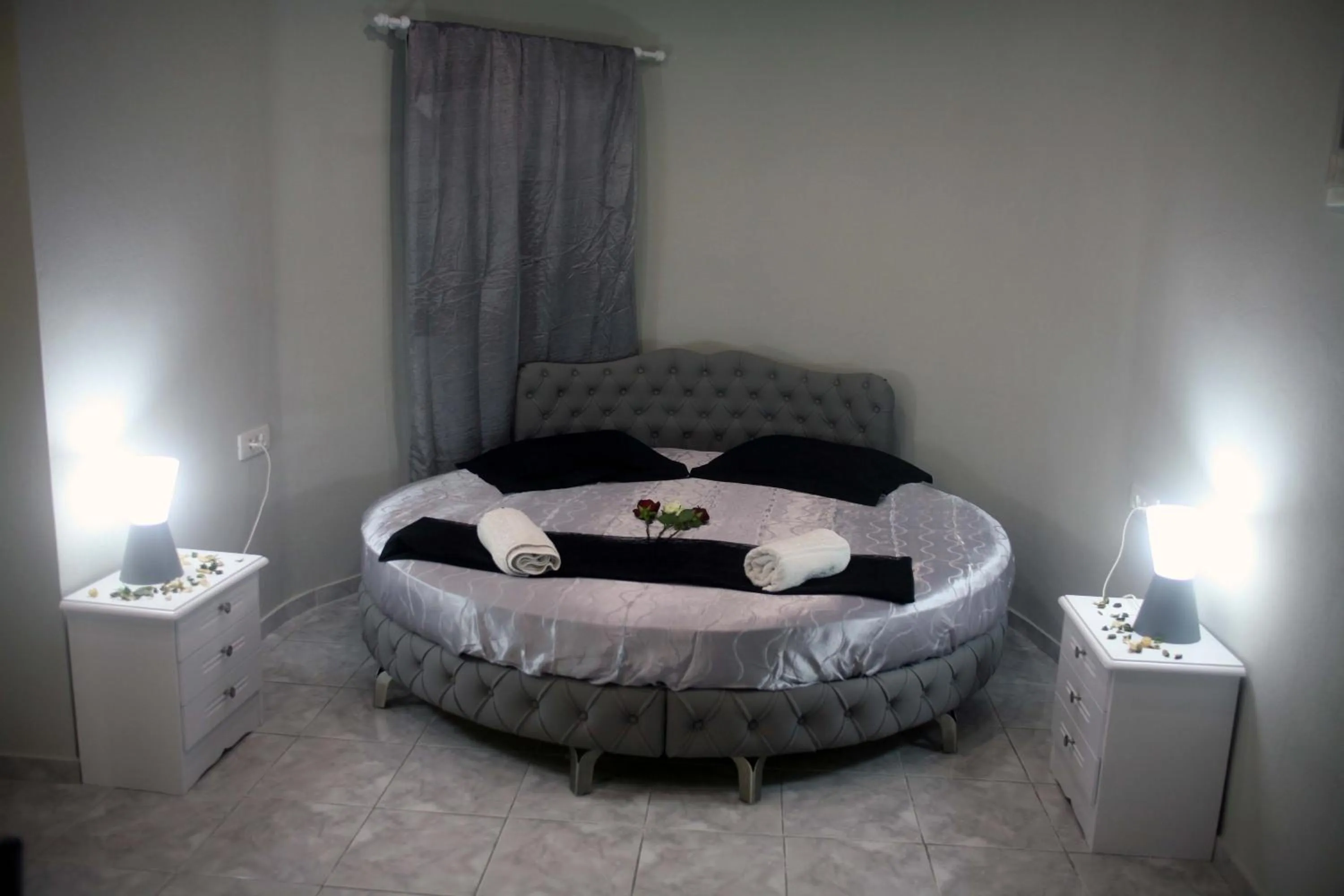 Bed in Villa Anemomilos Perissa