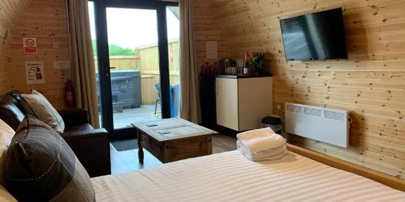 Photo of the whole room, Bed in Superior Glamping Pod with Hot Tub