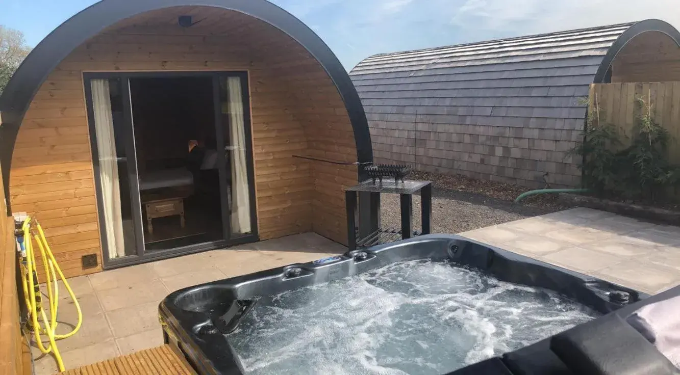 Superior Glamping Pod with Hot Tub Superior Glamping Pod with Hot Tub