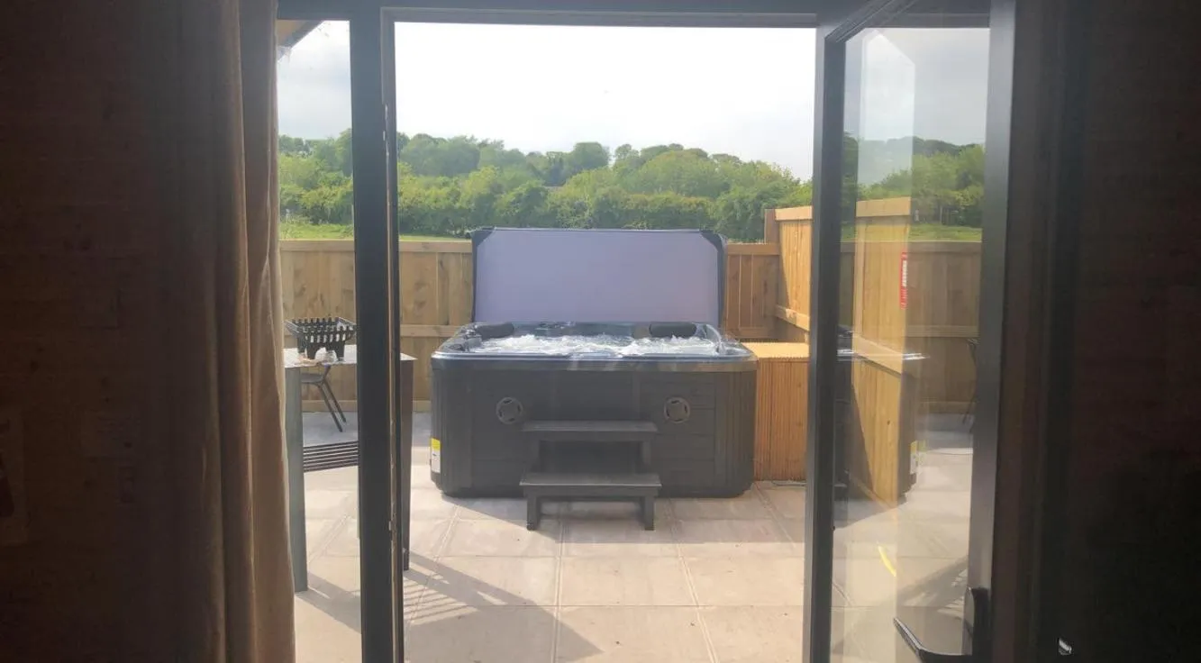 Superior Glamping Pod with Hot Tub