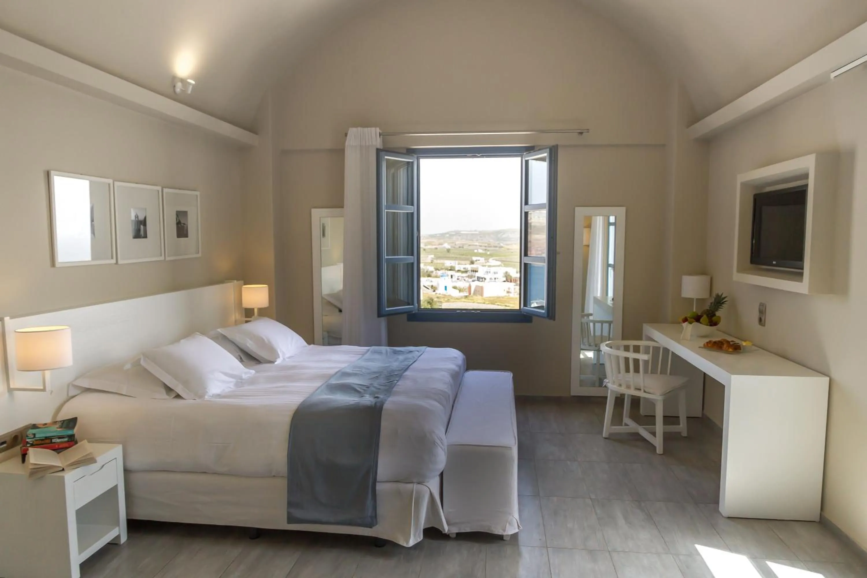 Day, Bed in Acroterra Rosa Luxury Suites & Spa