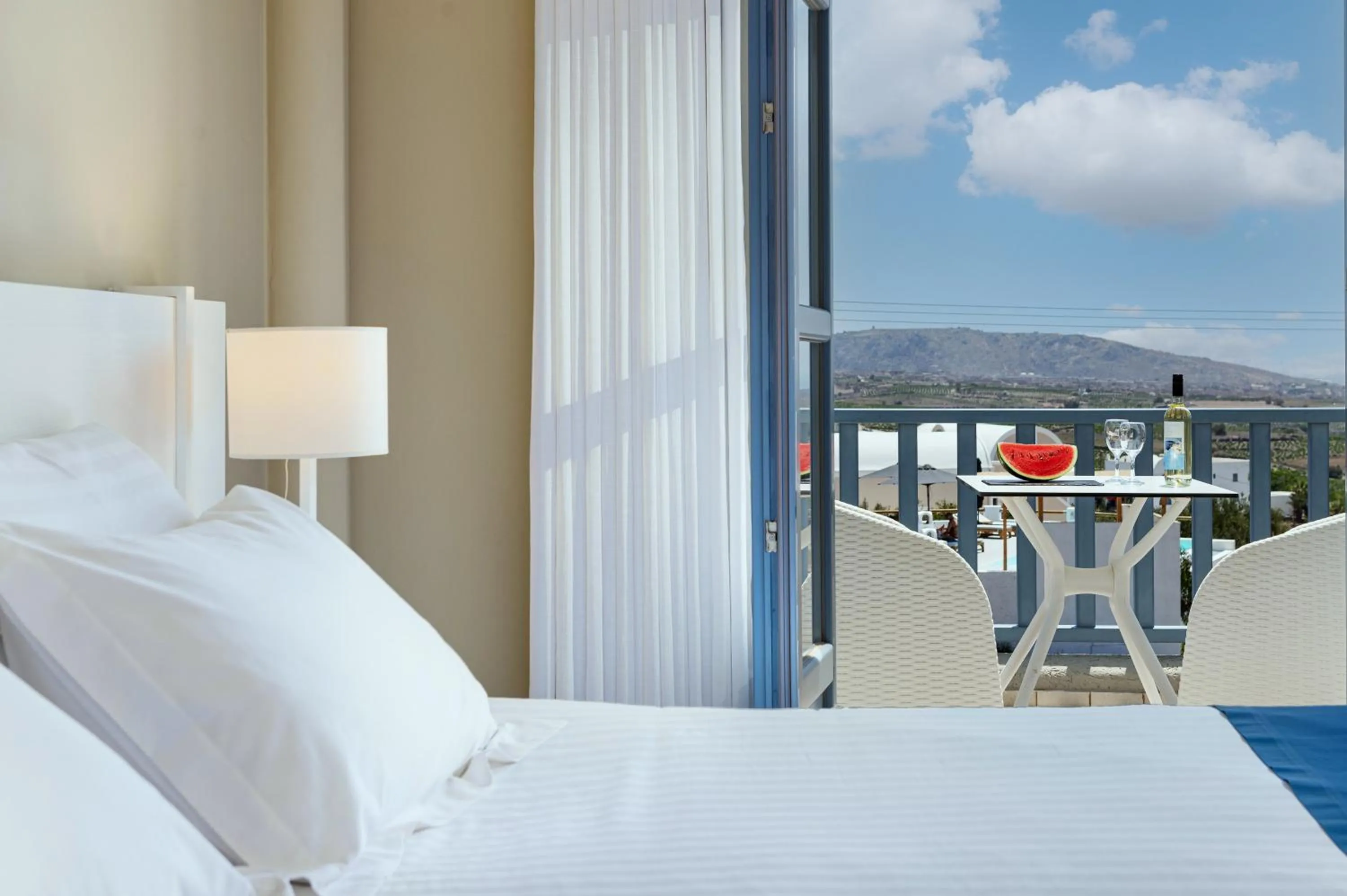 Bed in Acroterra Rosa Luxury Suites & Spa