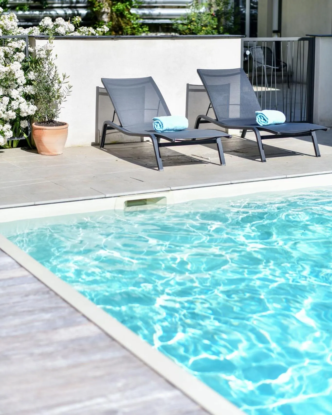 Swimming pool in Hotel Demeures de Campagne Château de Fontainebleau