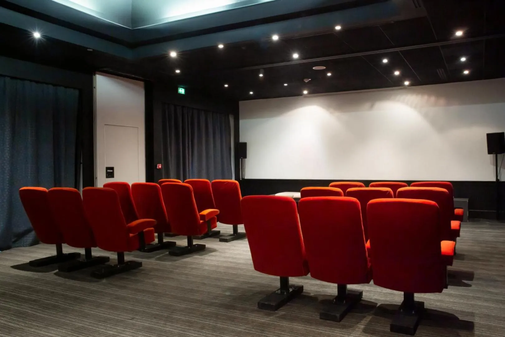 Game Room in Hotel Demeures de Campagne Château de Fontainebleau