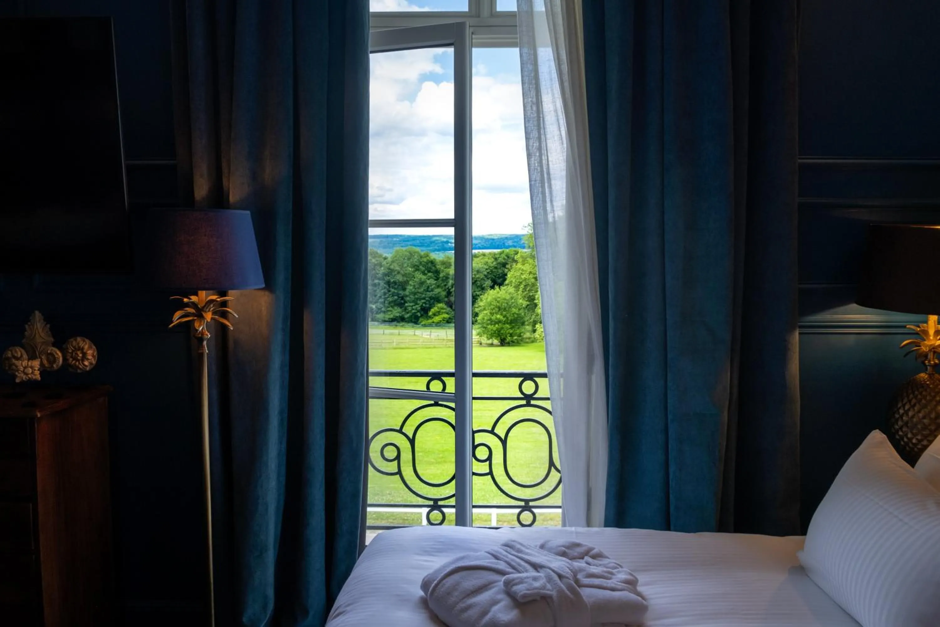 View (from property/room), Bed in Demeures de Campagne Domaine de Maffliers