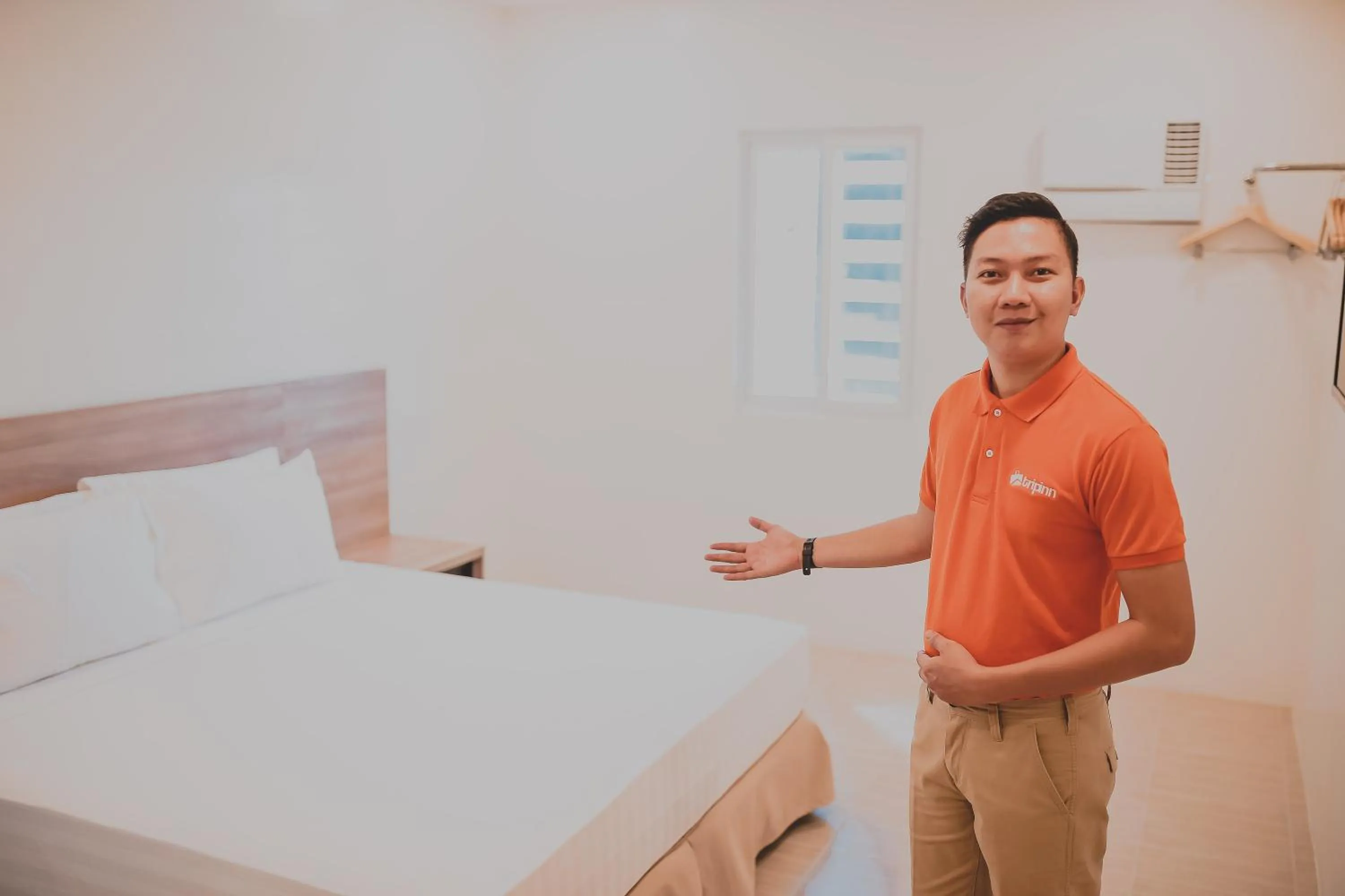 People, Bed in Trip Inn Legazpi City near Airport