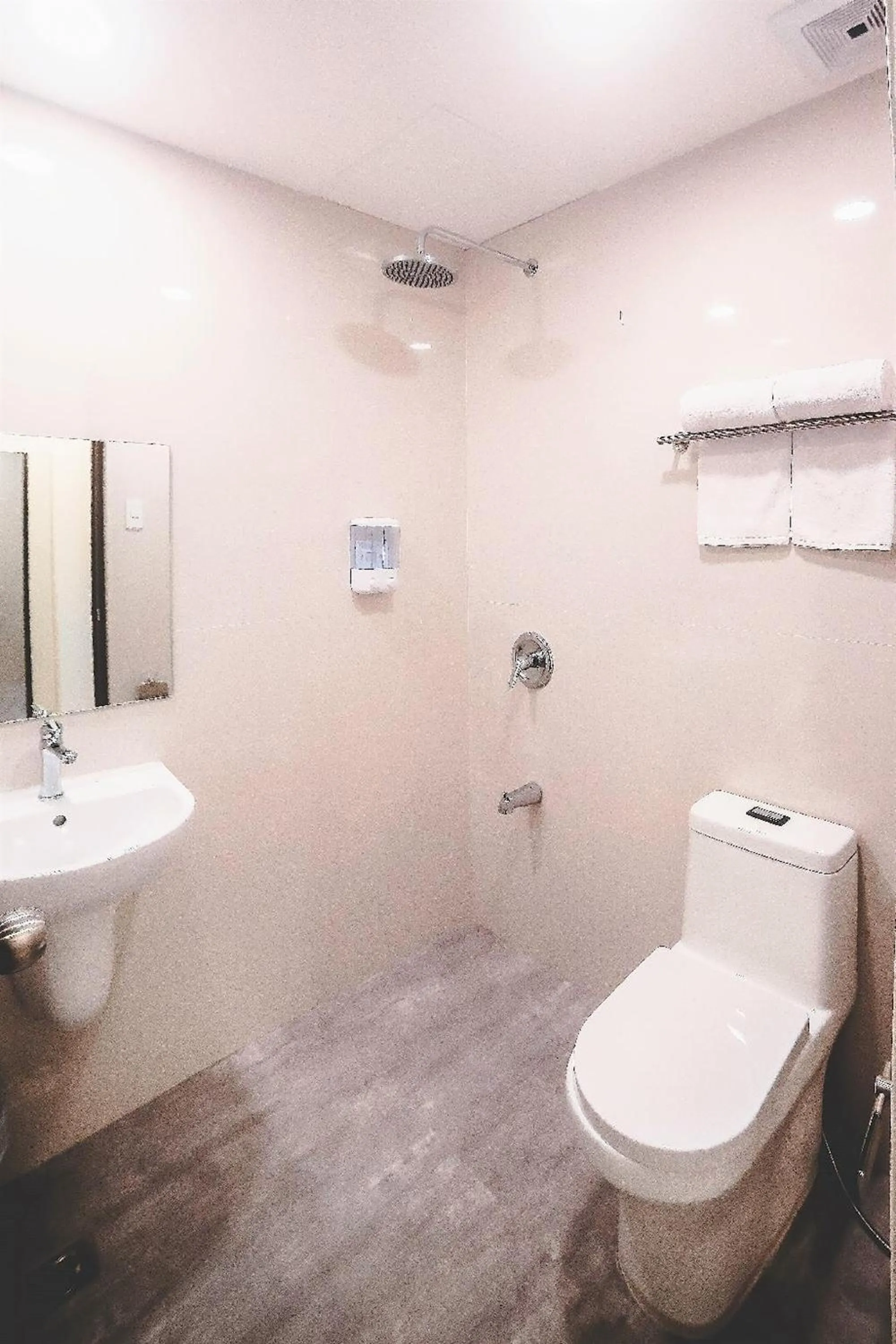 Bathroom in Trip Inn Legazpi City near Airport