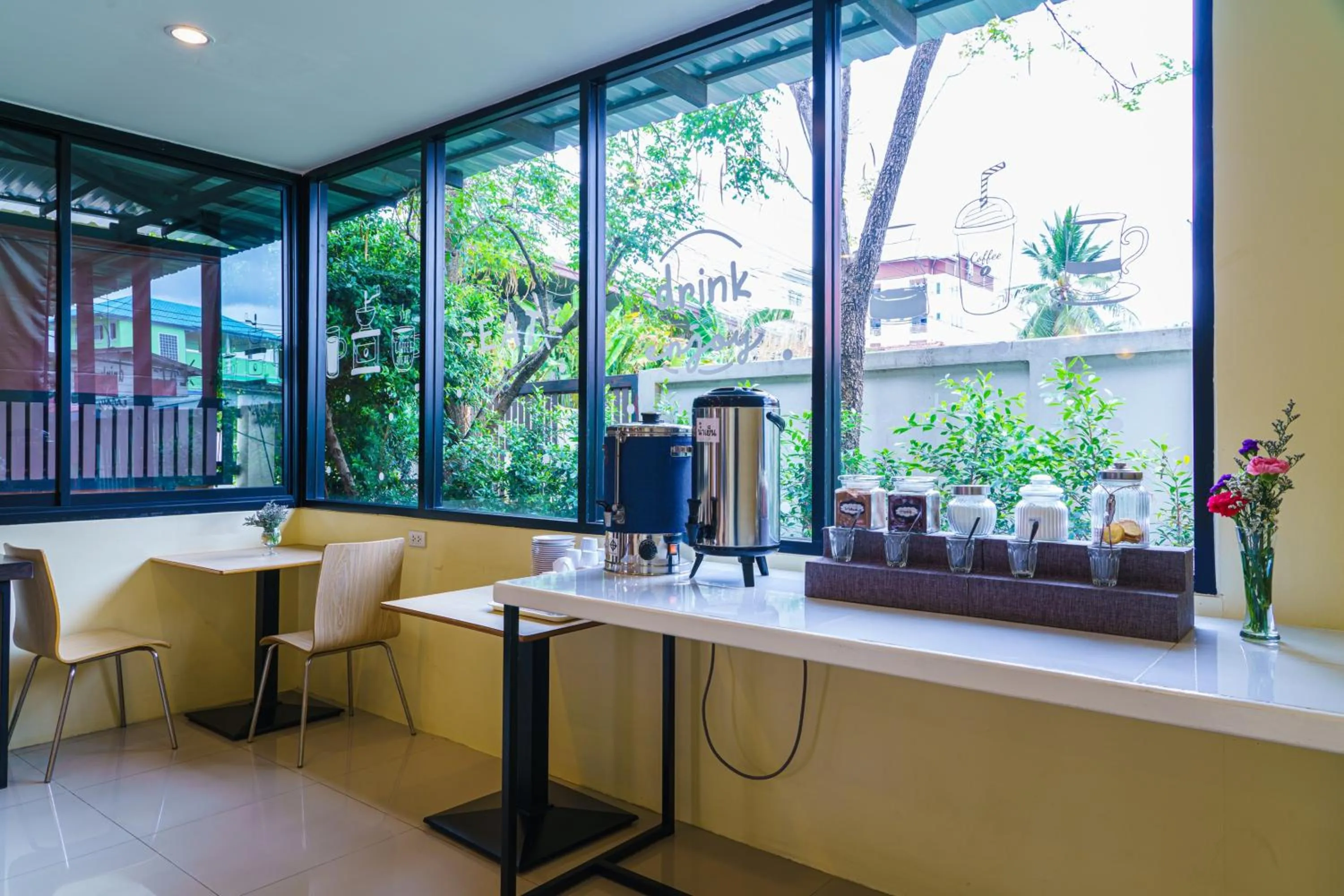 Coffee/tea facilities in Baan Phor Phan Hotel