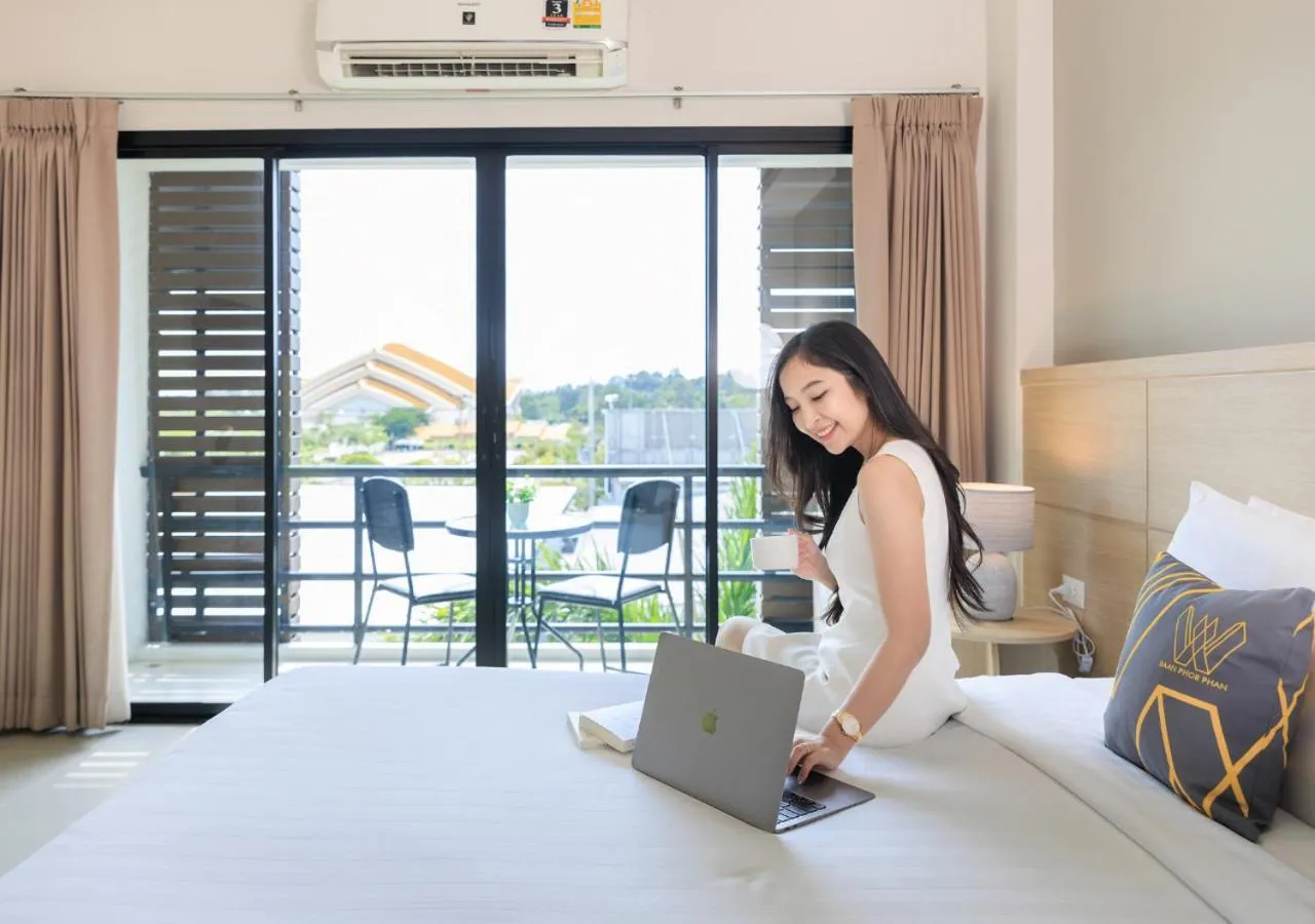 City view, Bed in Baan Phor Phan Hotel