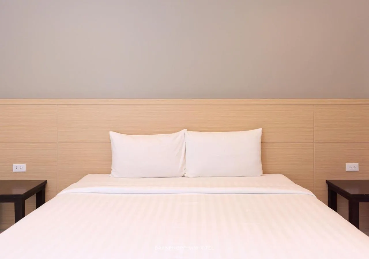 Bed in Baan Phor Phan Hotel