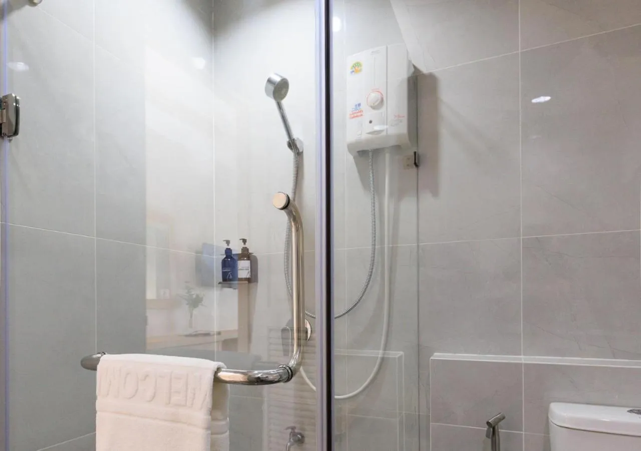 Bathroom in Baan Phor Phan Hotel