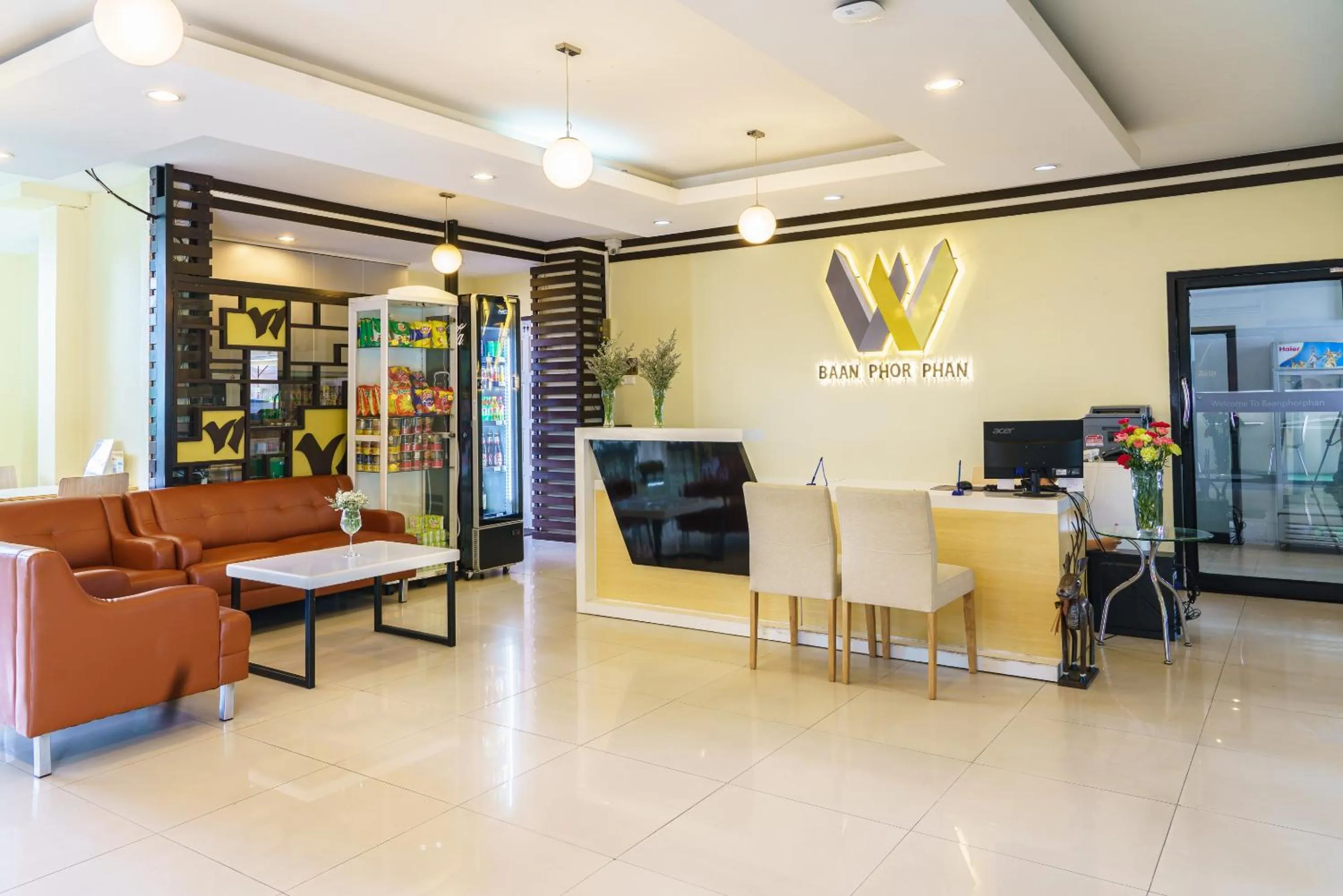 Lobby or reception in Baan Phor Phan Hotel