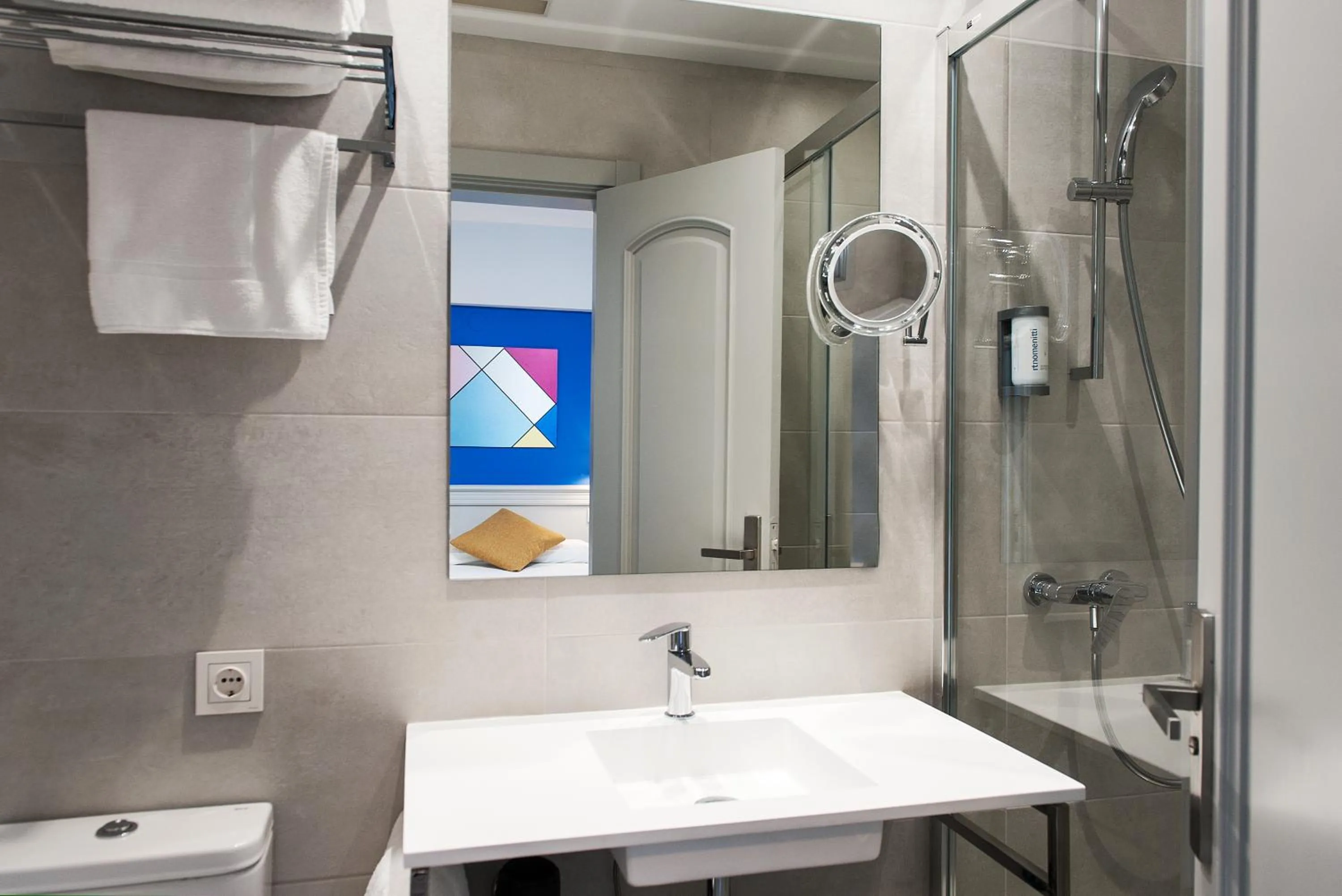 Shower in Hotel Hito