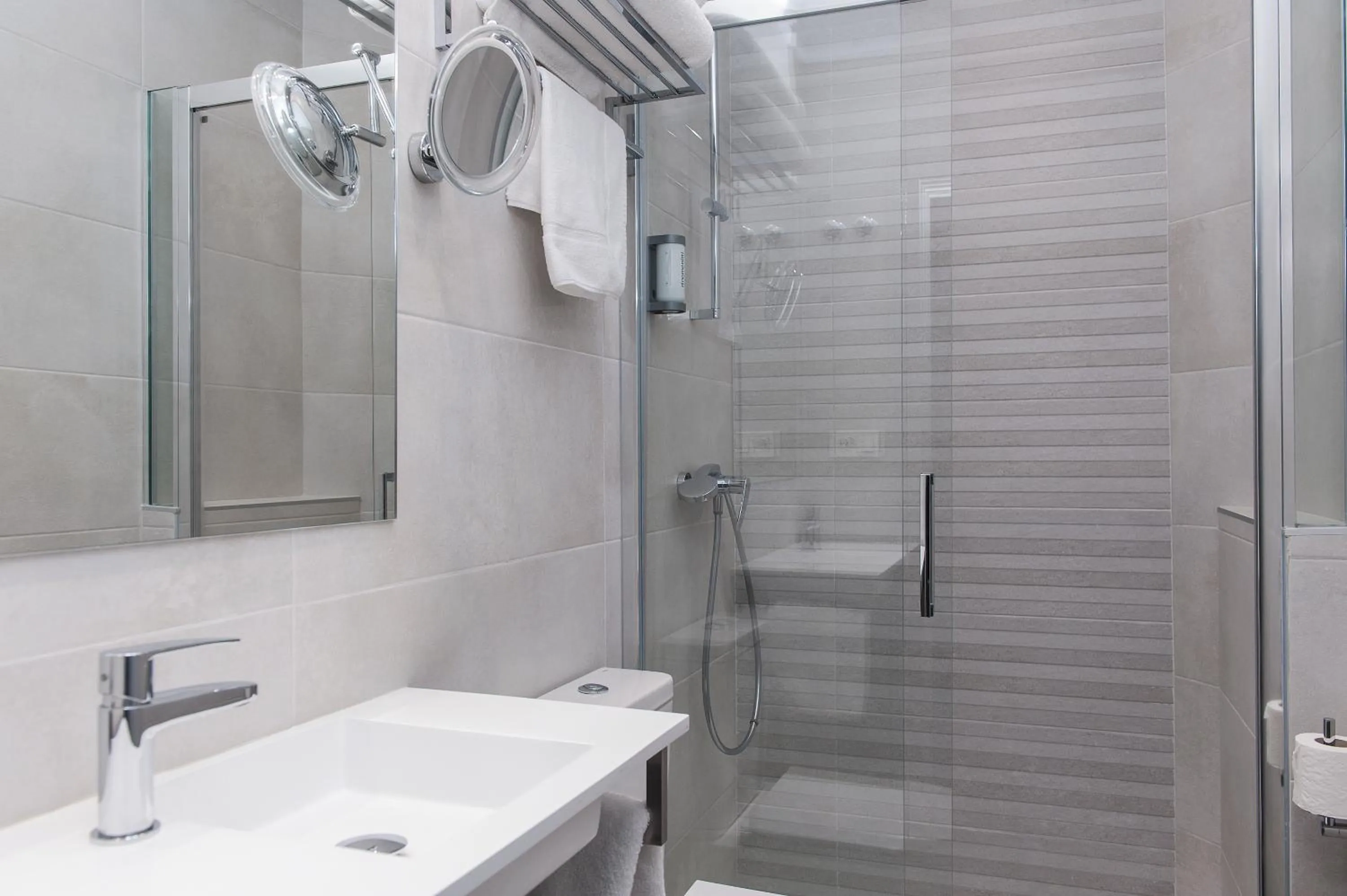 Shower in Hotel Hito