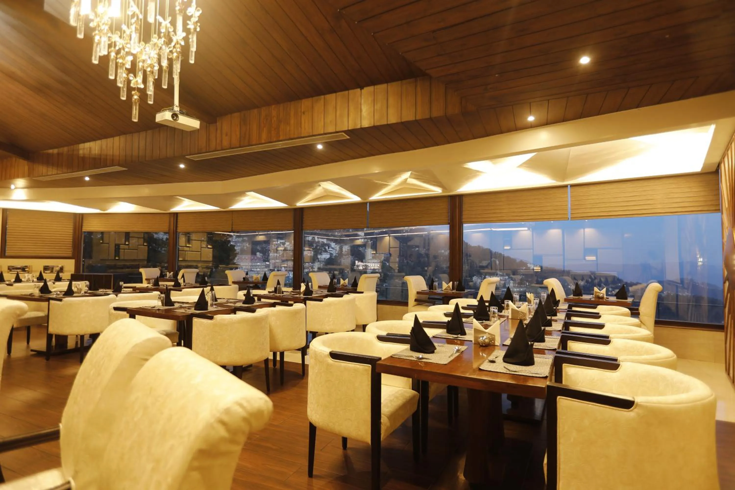 Restaurant/places to eat in The Cedar Grand Hotel and Spa