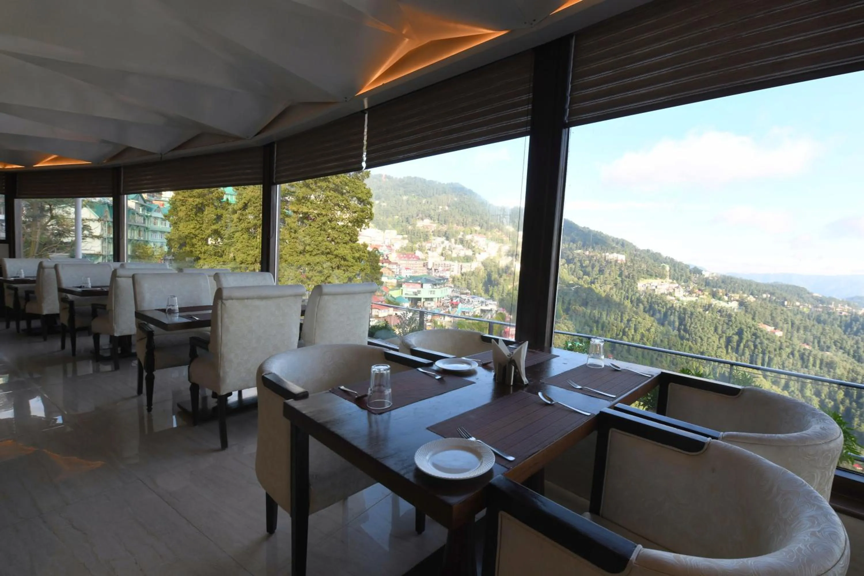 Restaurant/places to eat in The Cedar Grand Hotel and Spa