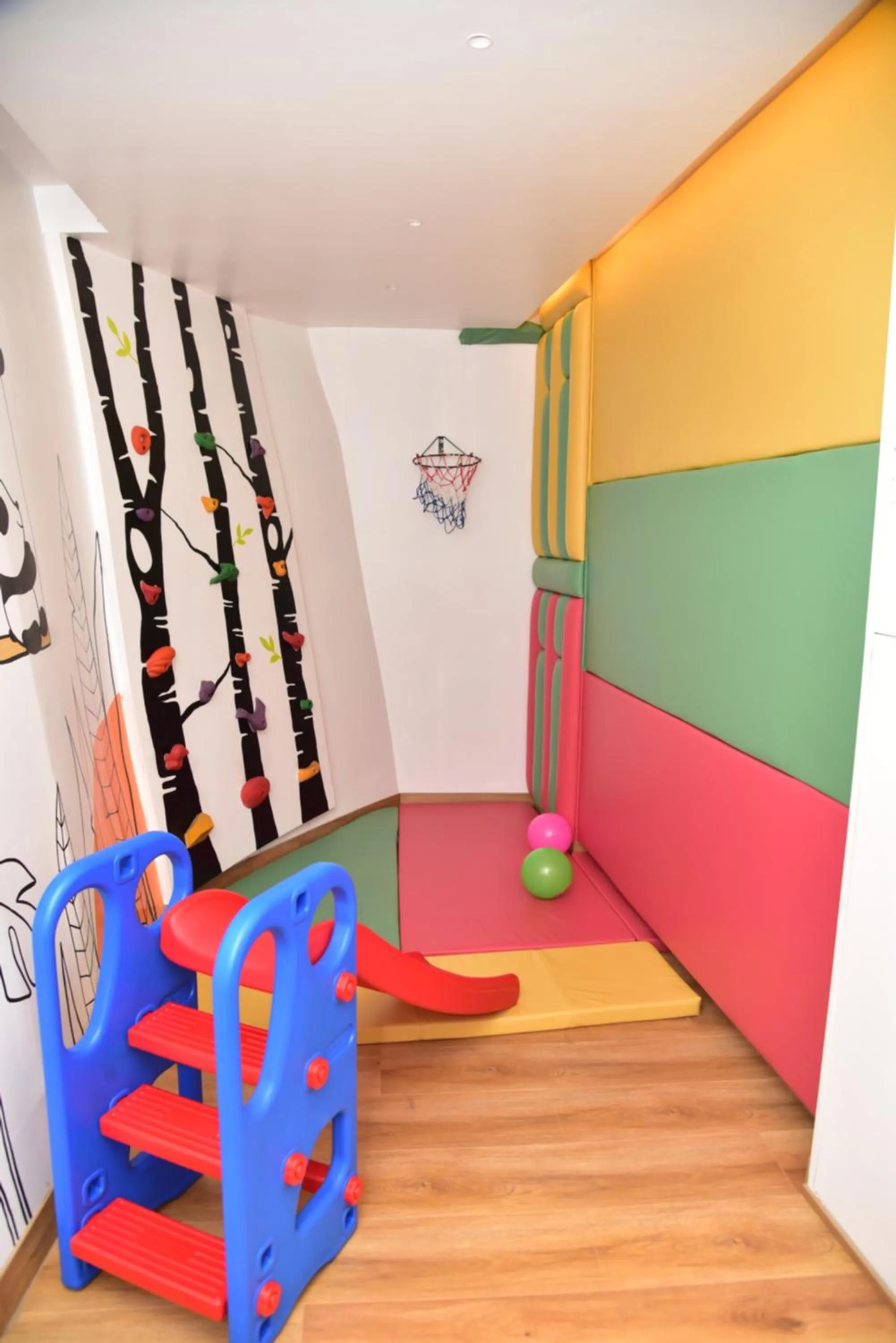 Game Room in The Cedar Grand Hotel and Spa