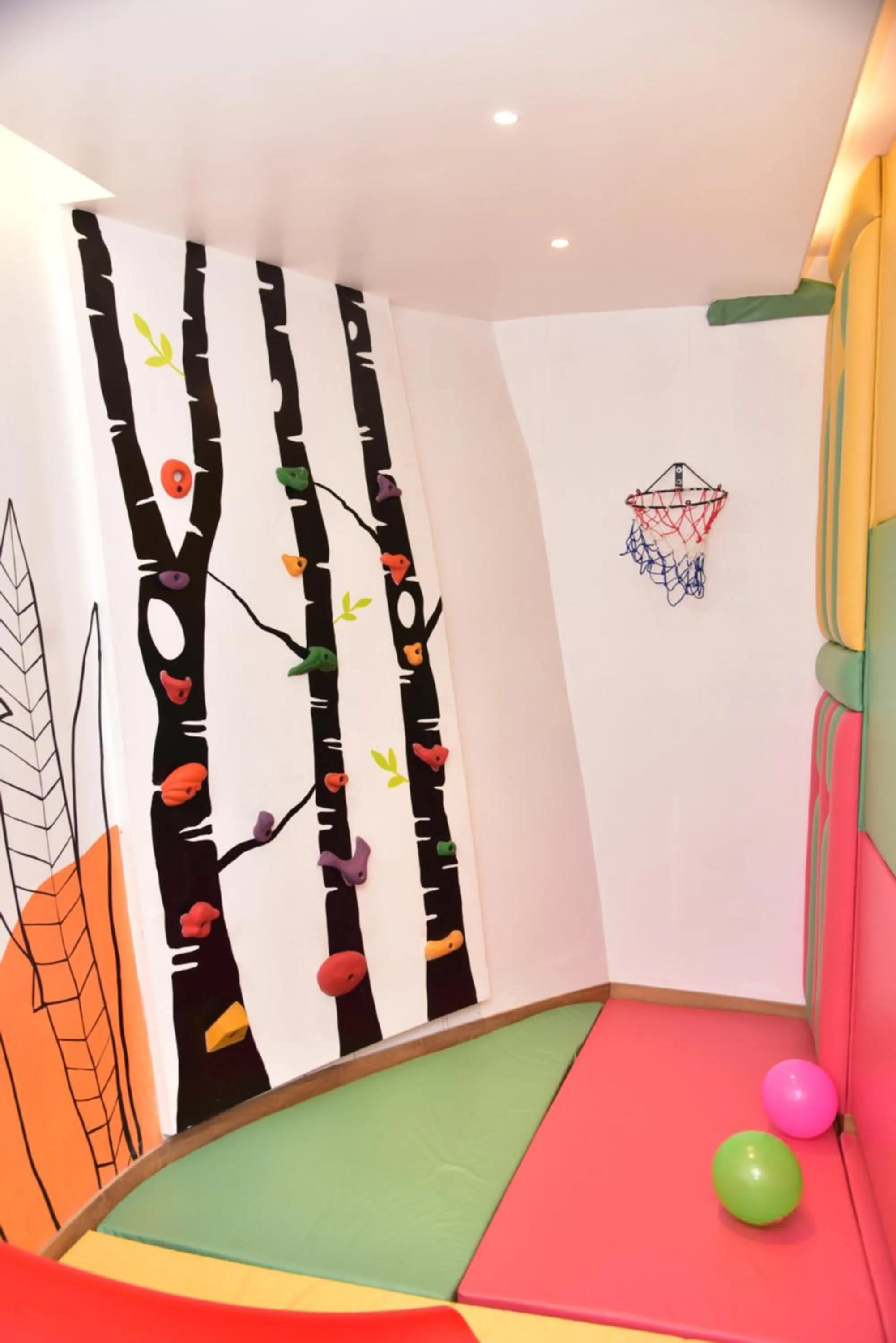 Game Room in The Cedar Grand Hotel and Spa