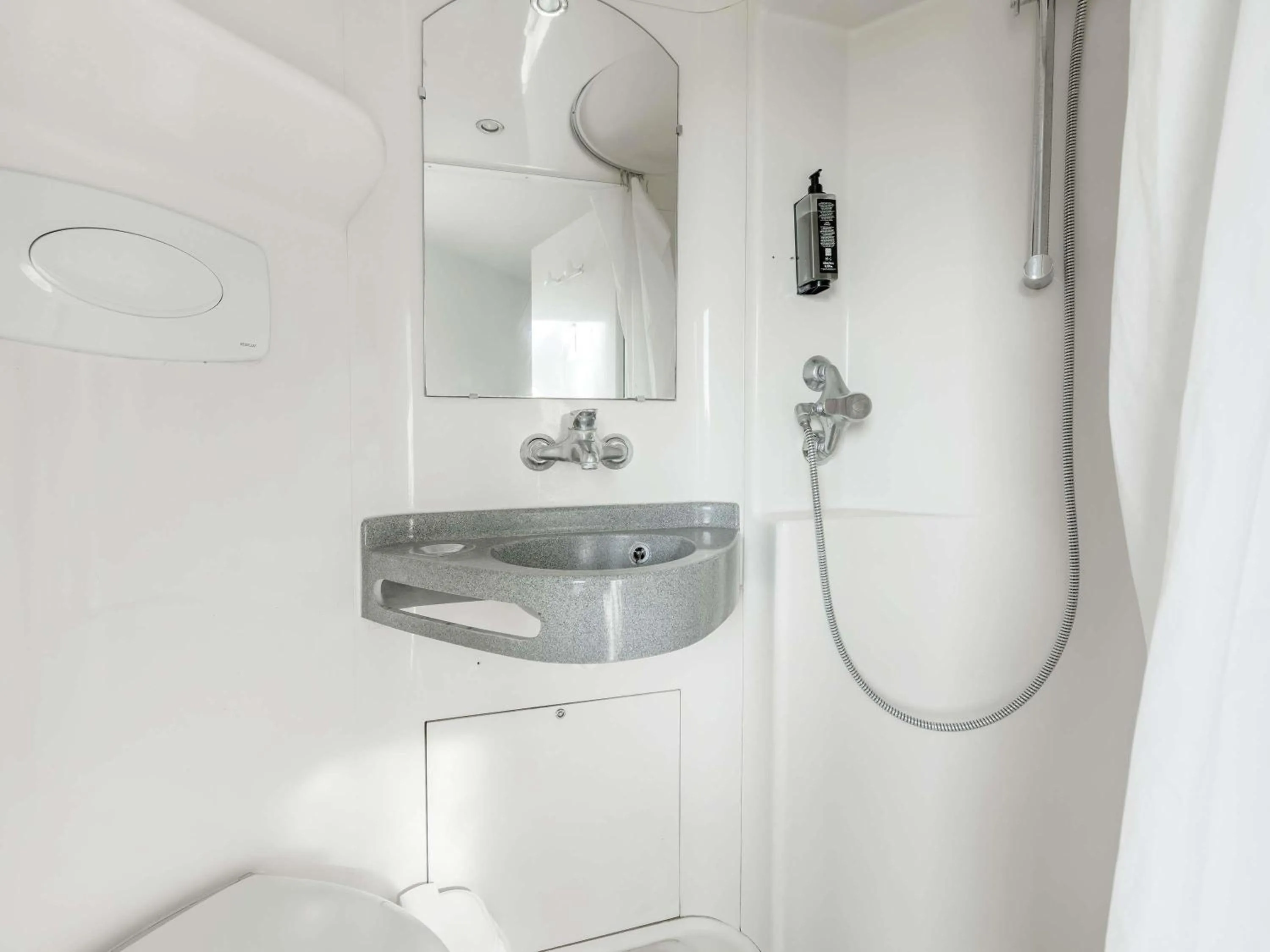 Bedroom in hotelF1 Lyon Bourgoin-Jallieu