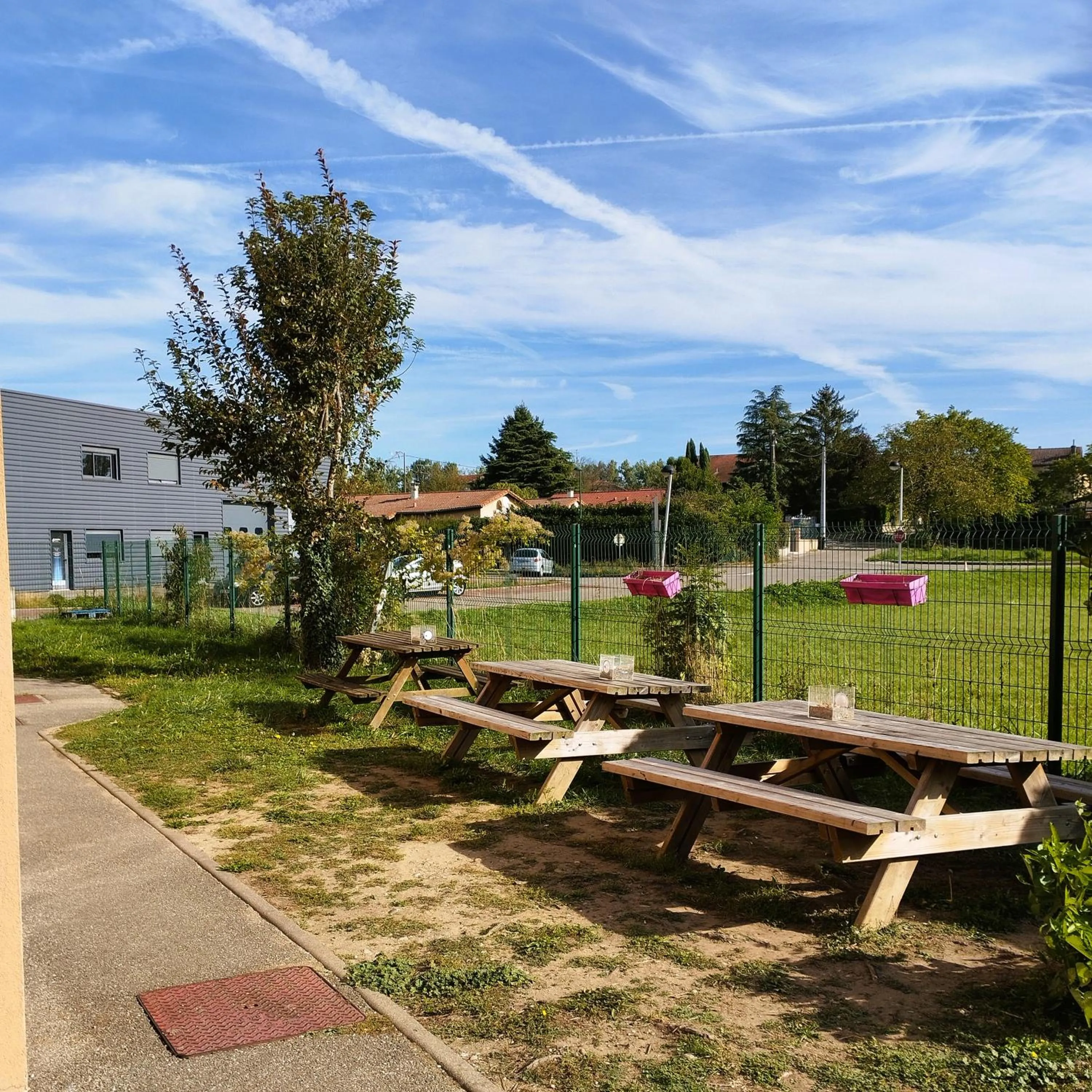 Garden view in hotelF1 Lyon Bourgoin-Jallieu