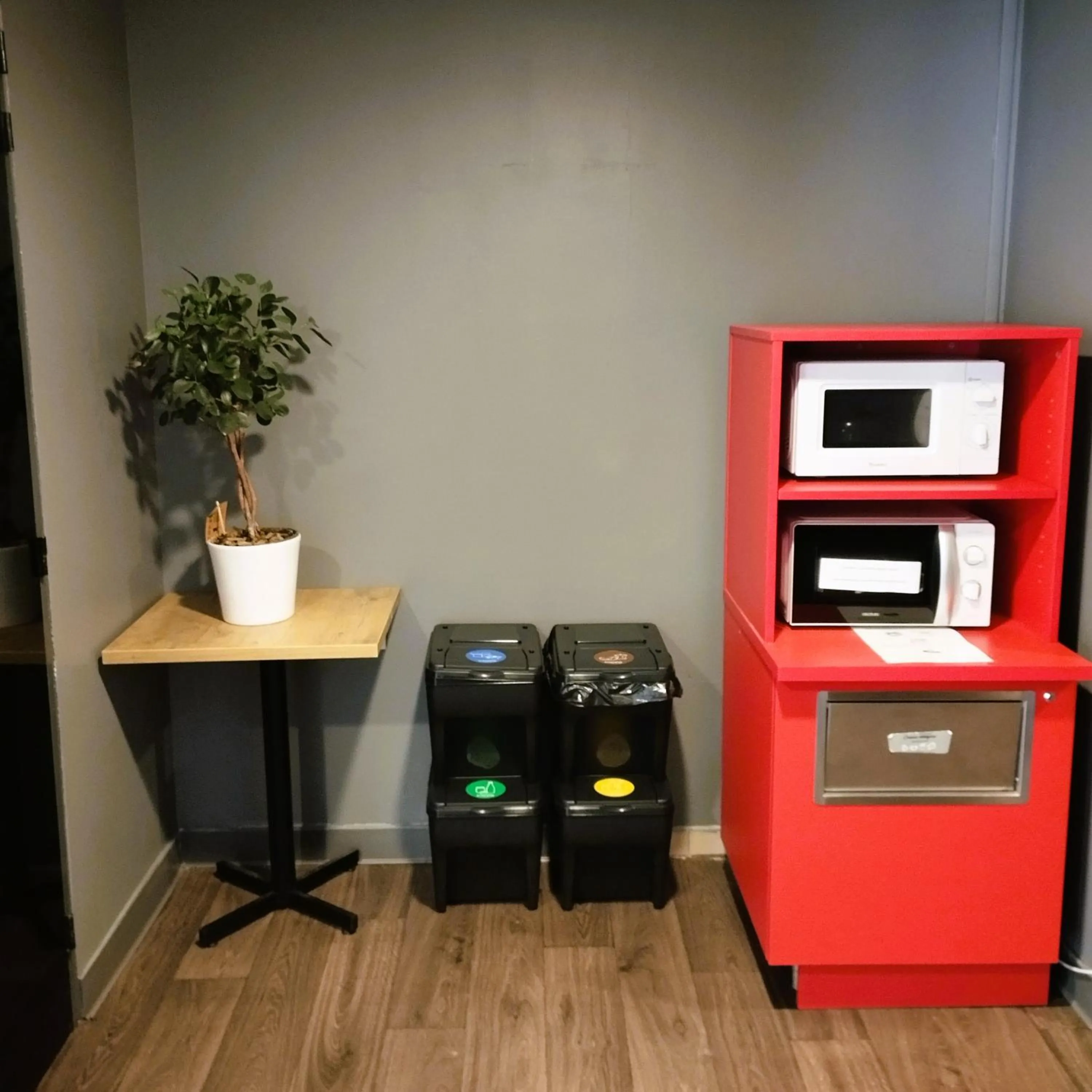 minibar in hotelF1 Lyon Bourgoin-Jallieu