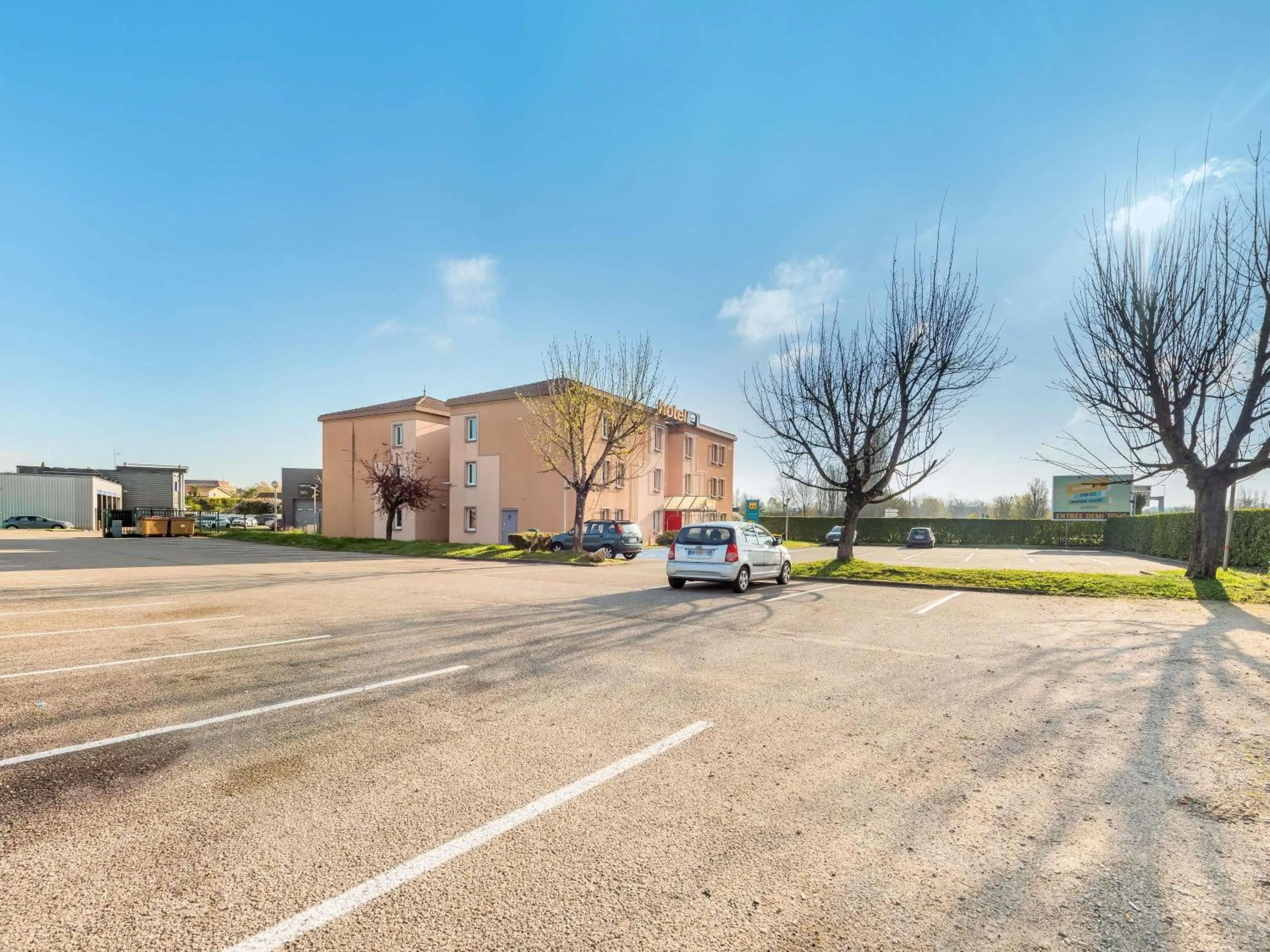 Property building in hotelF1 Lyon Bourgoin-Jallieu