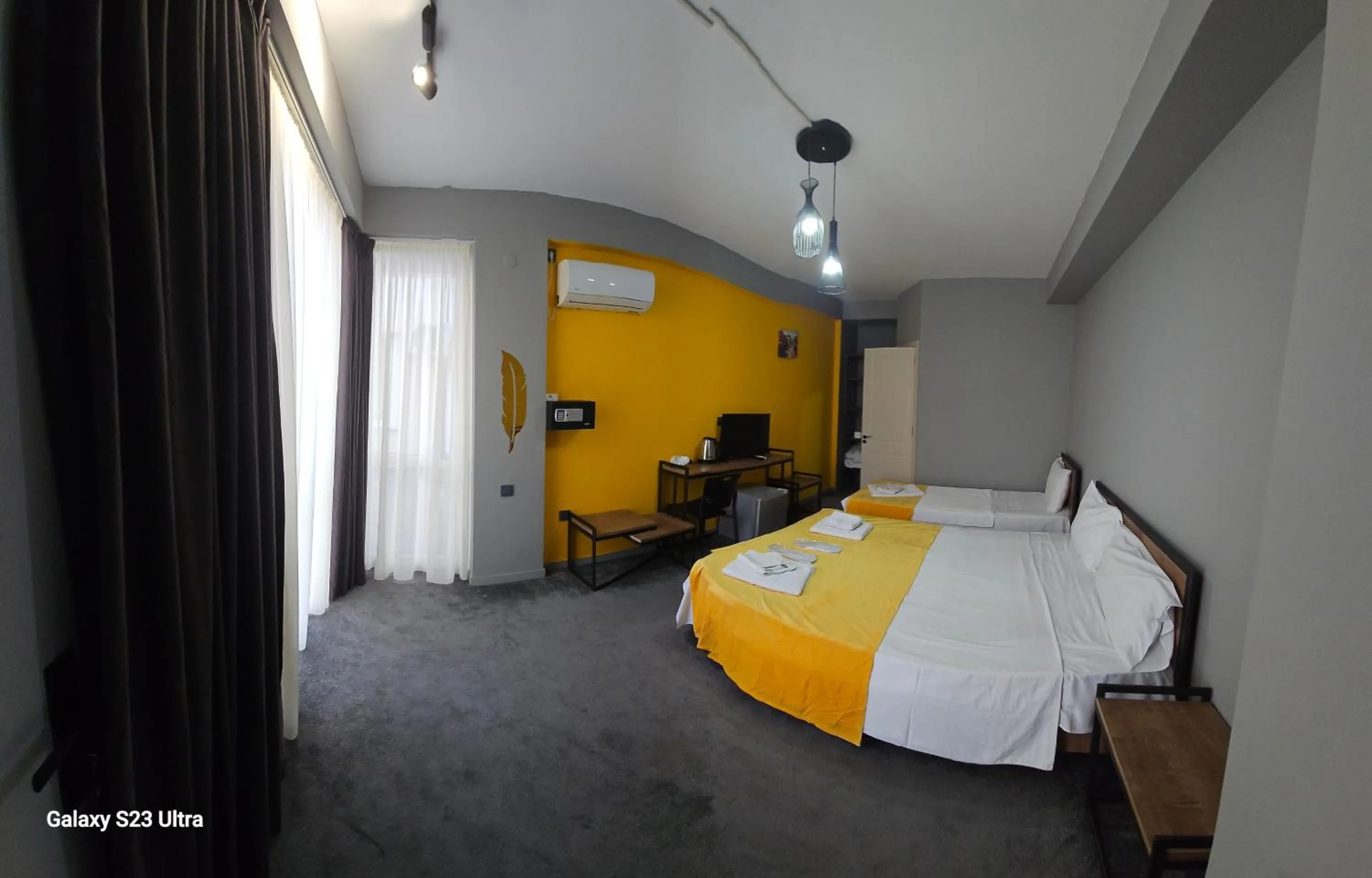 room service, Bed in Diuma Hotel